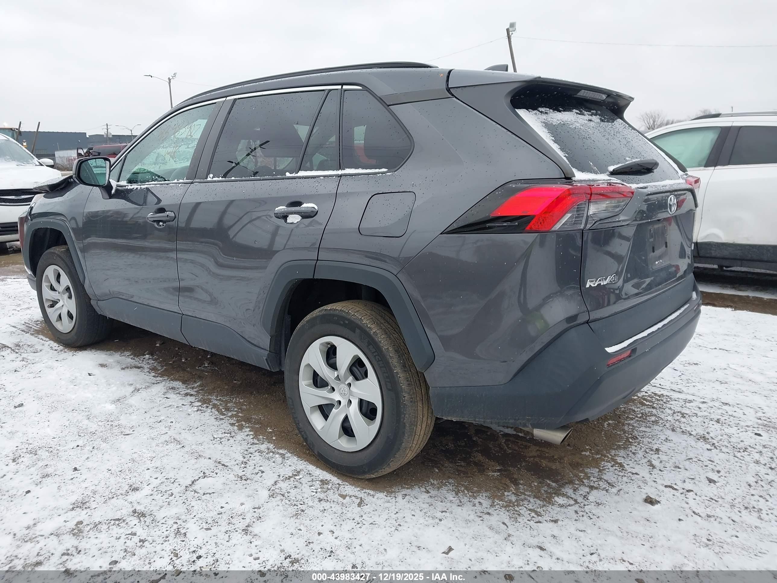 TOYOTA RAV4 image 3