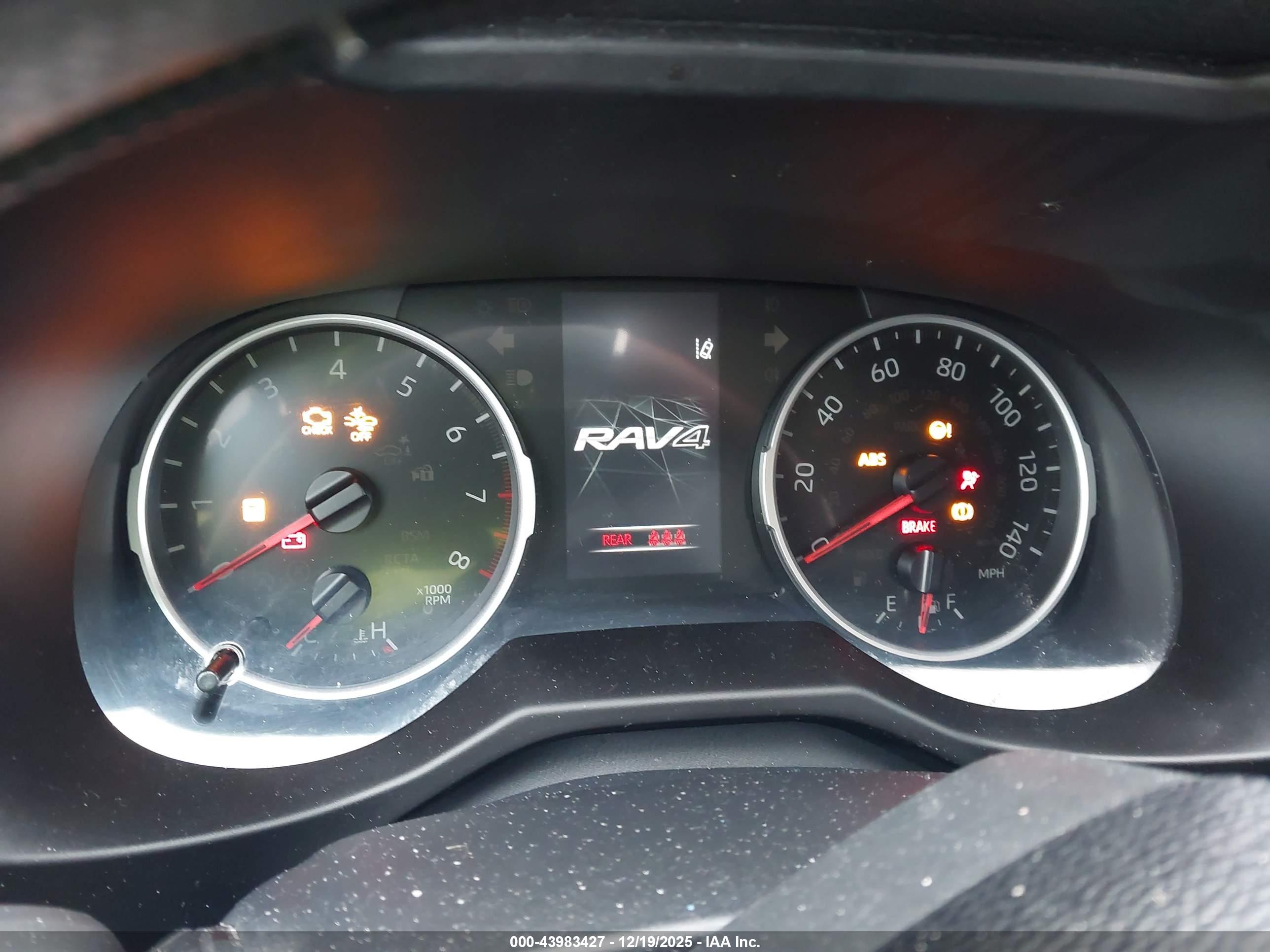 TOYOTA RAV4 image 7