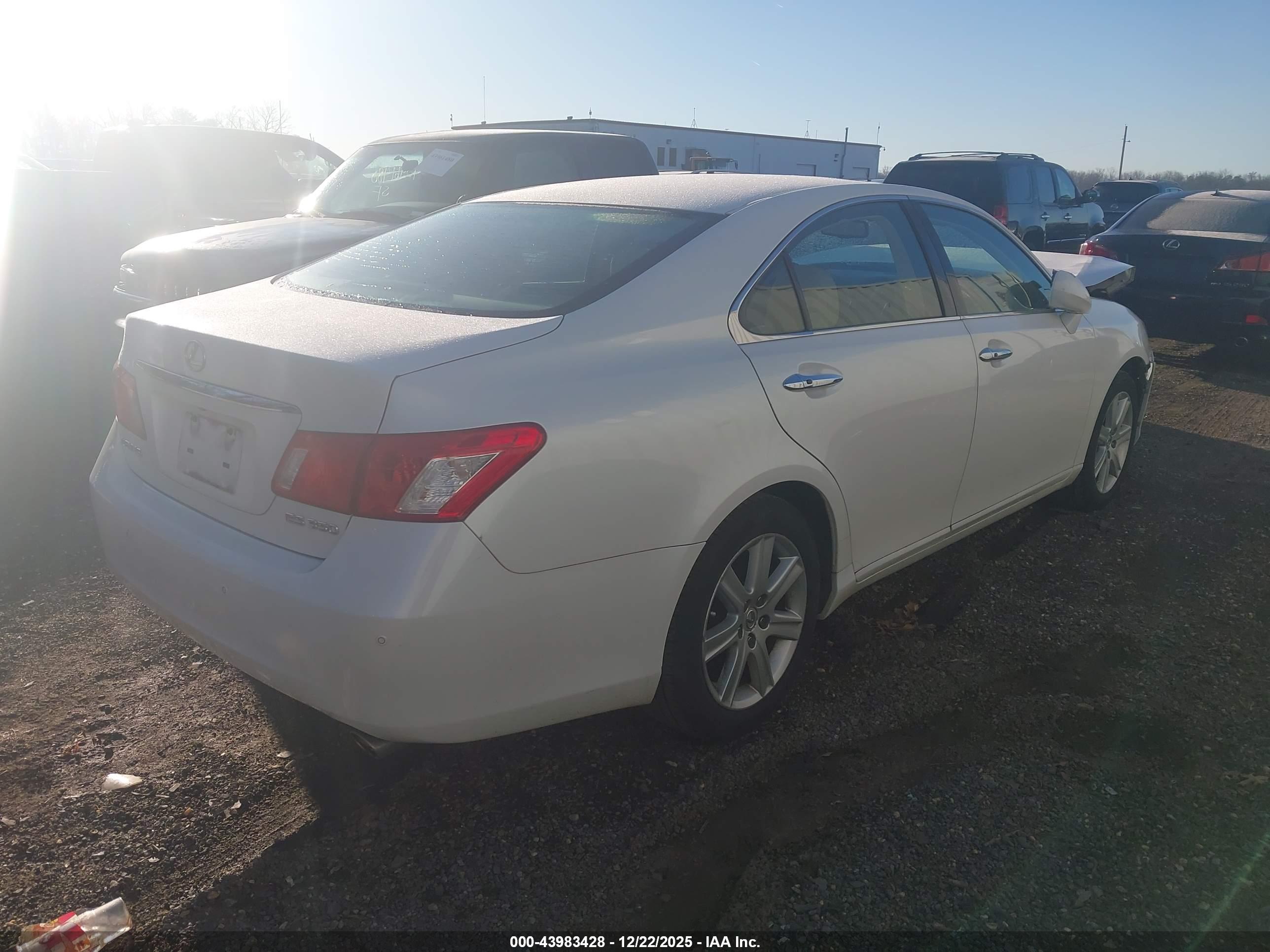 LEXUS ES image 4