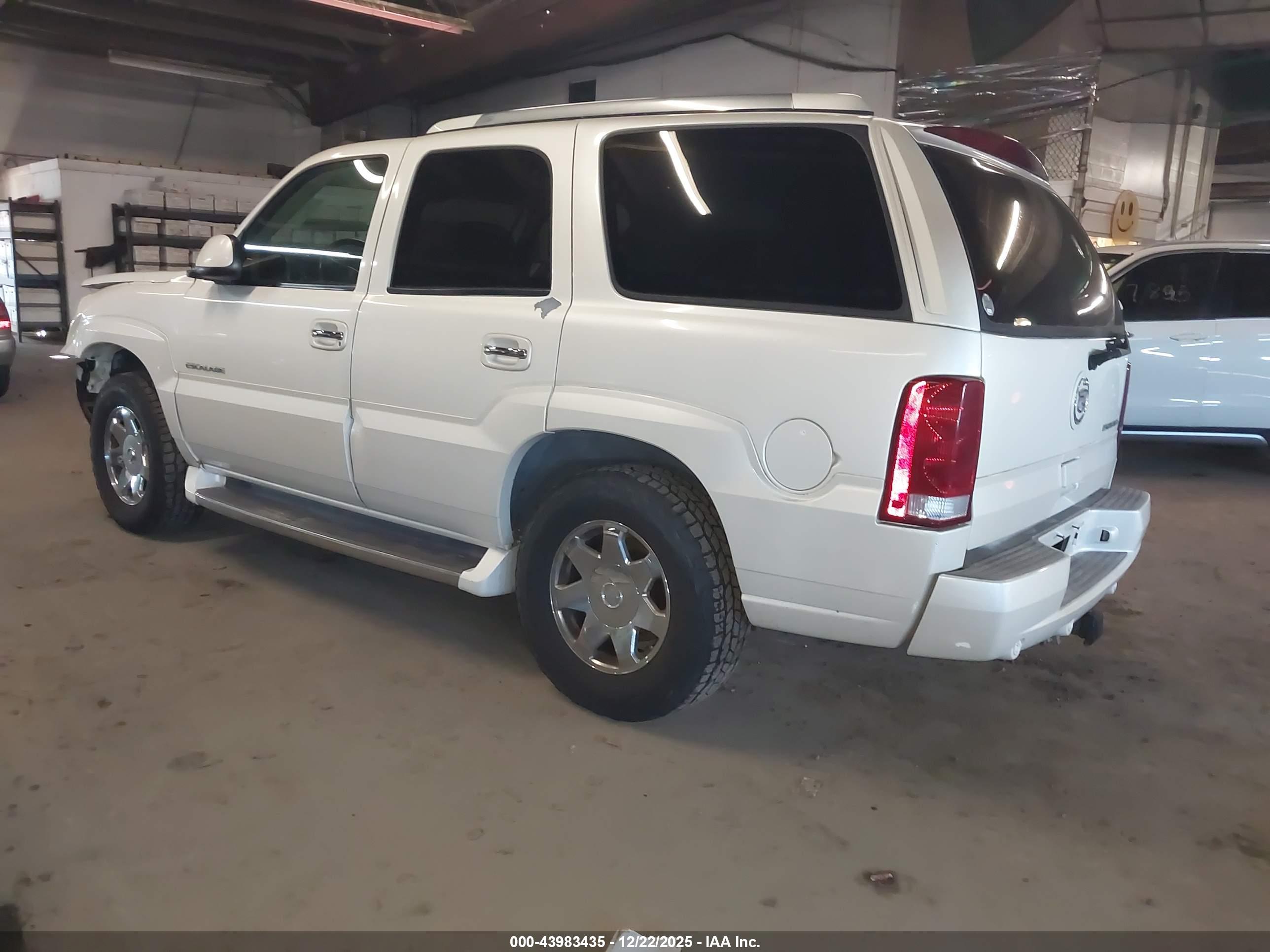 CADILLAC ESCALADE image 3