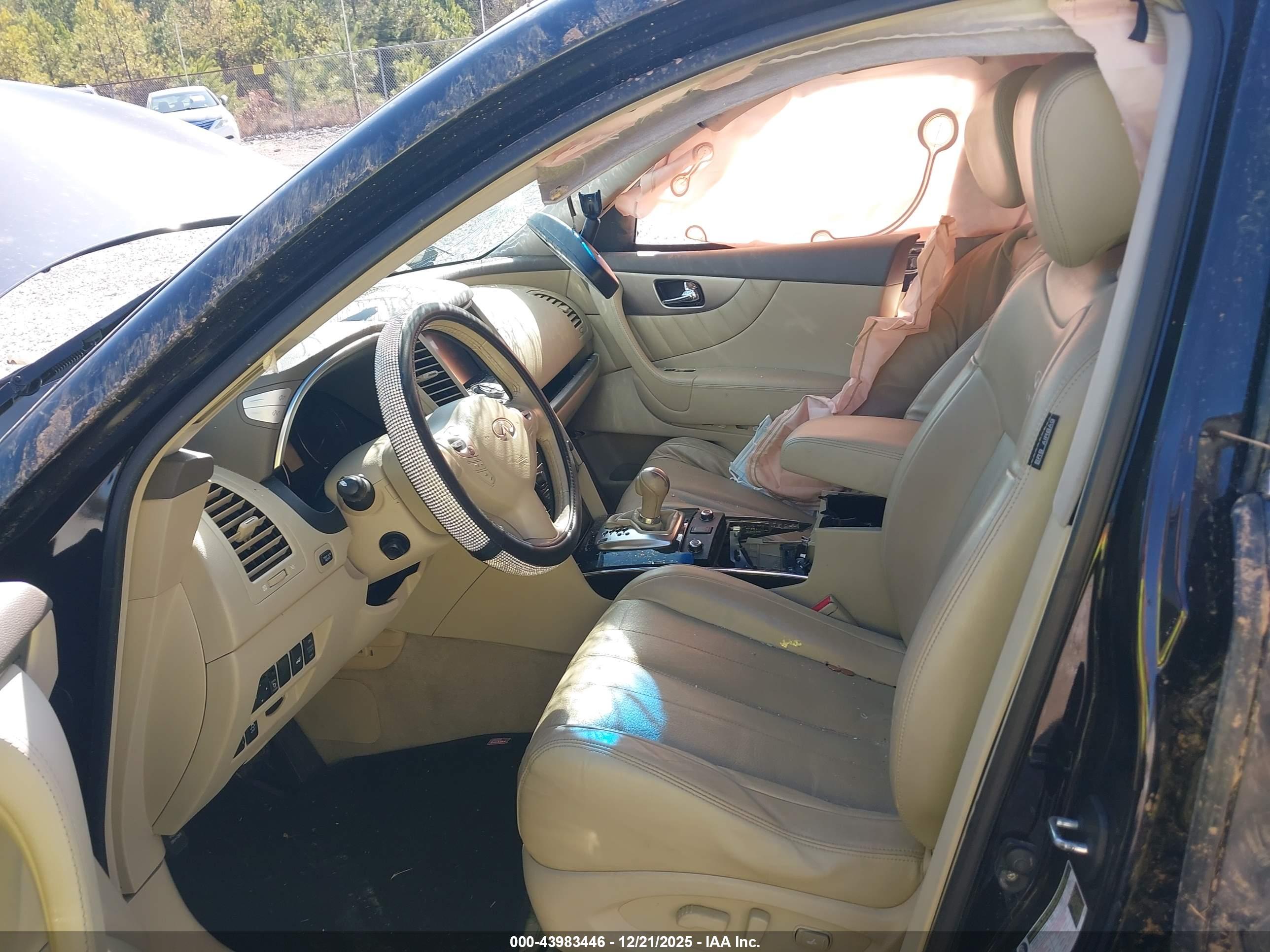 INFINITI QX70 image 5