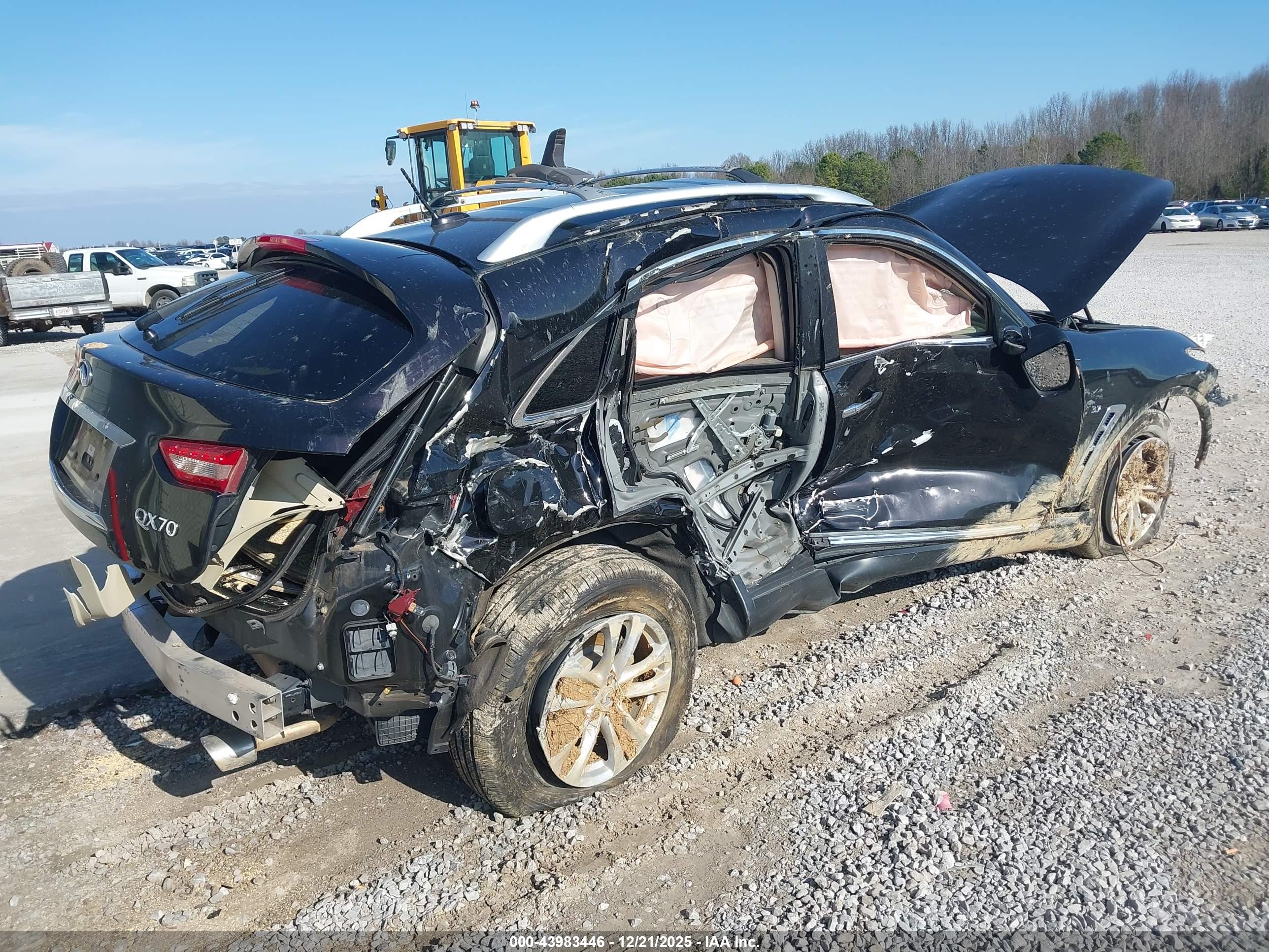 INFINITI QX70 image 6