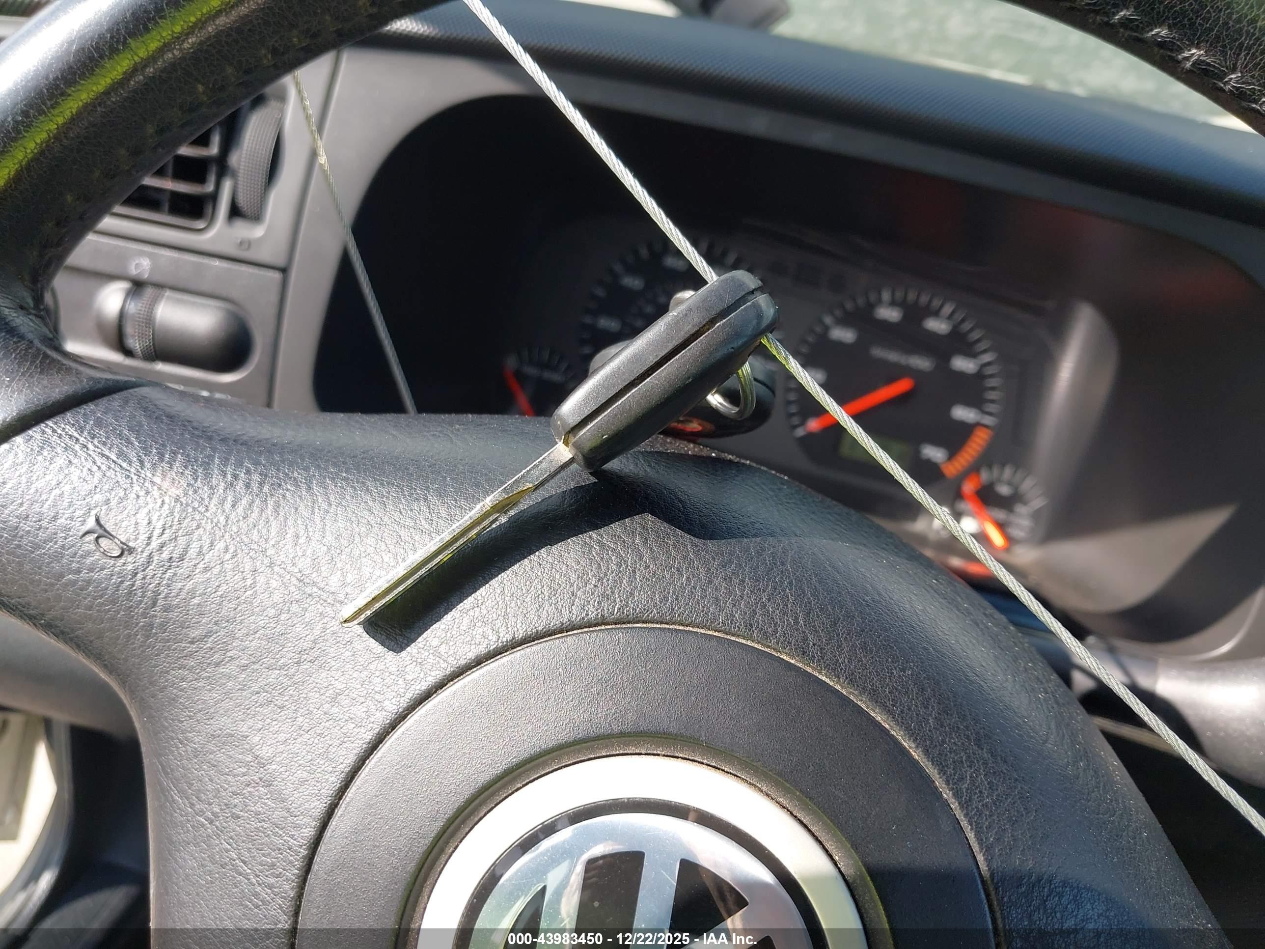 VOLKSWAGEN CABRIO image 11
