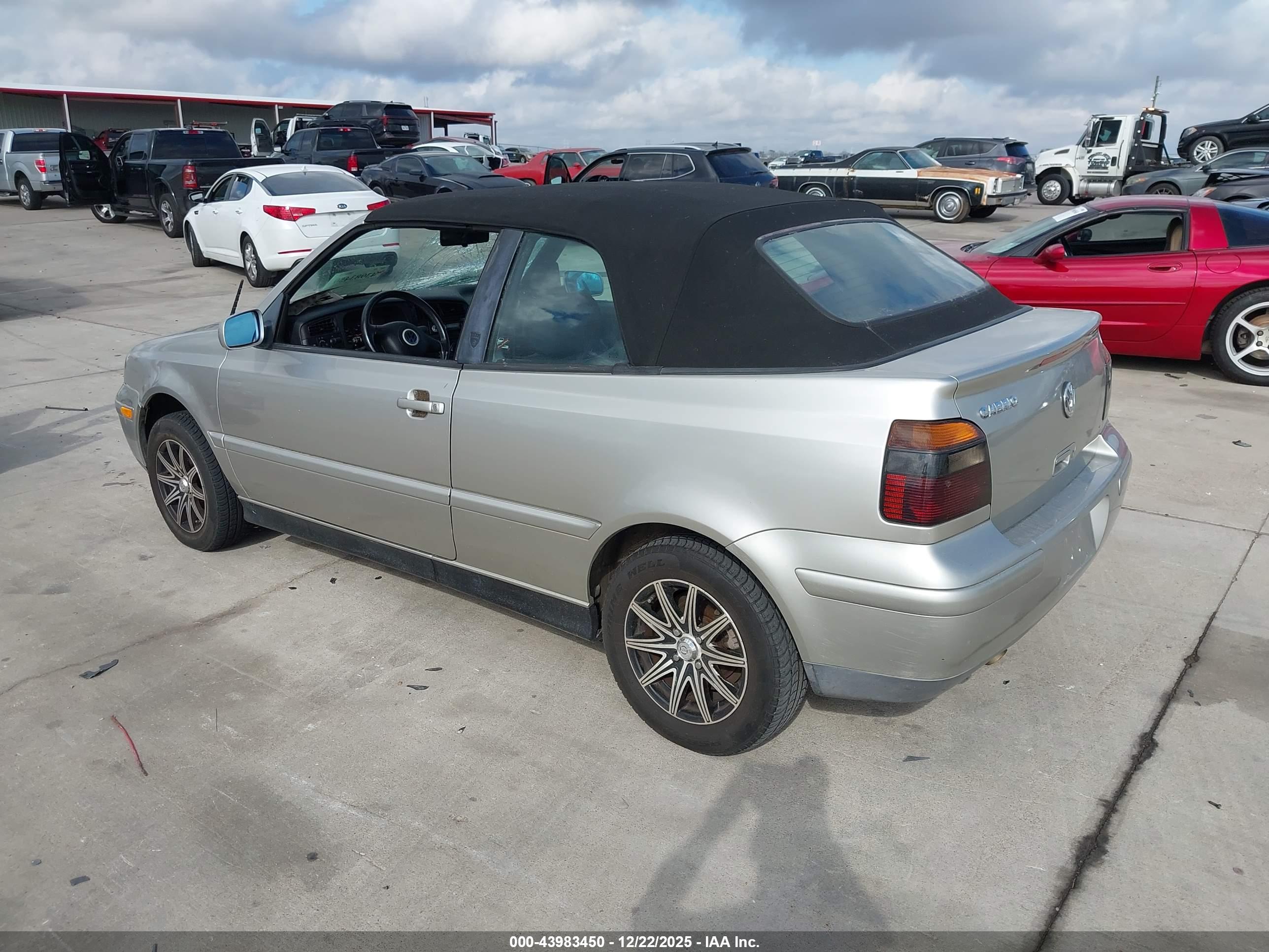 VOLKSWAGEN CABRIO image 3