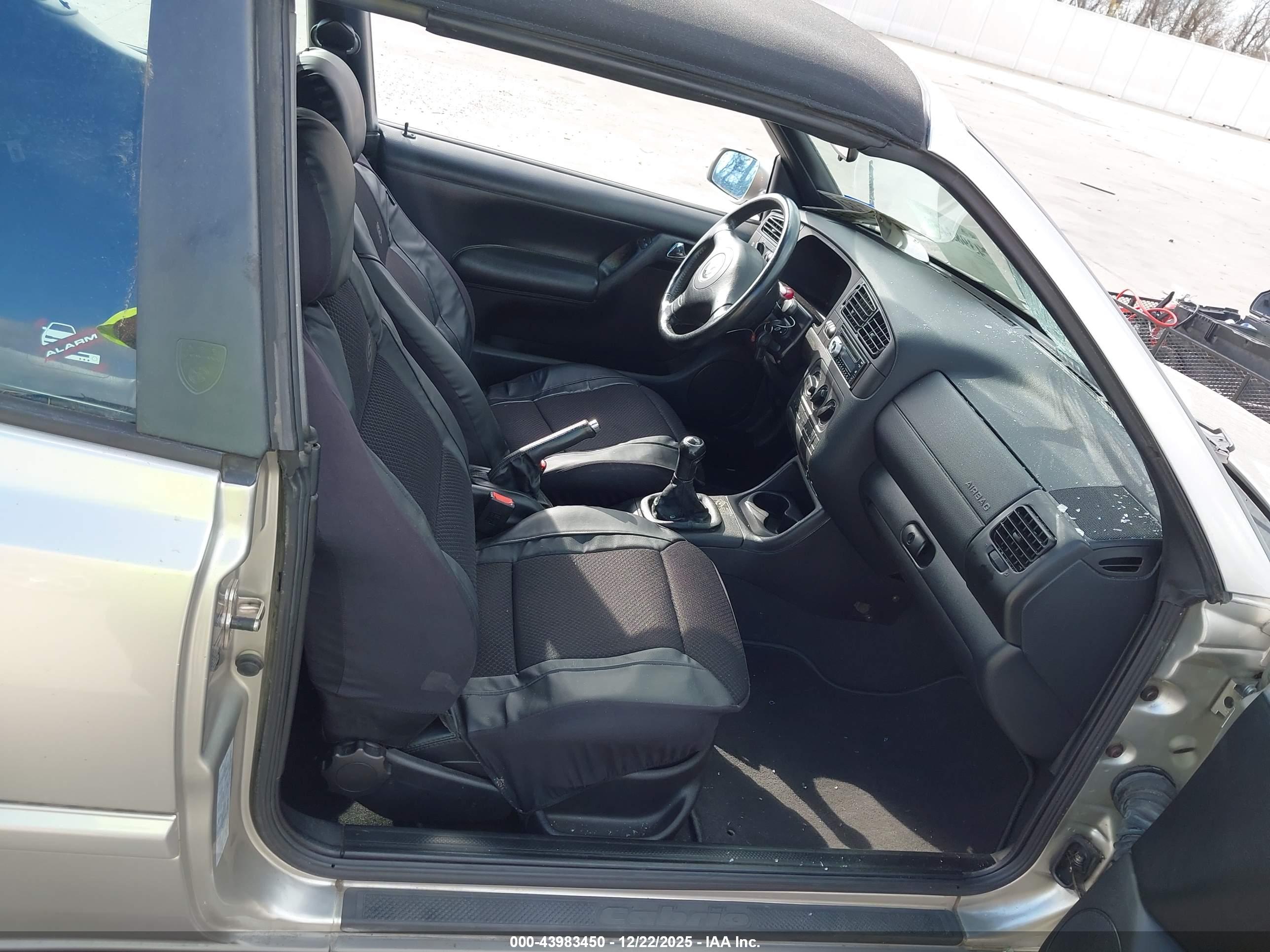 VOLKSWAGEN CABRIO image 5