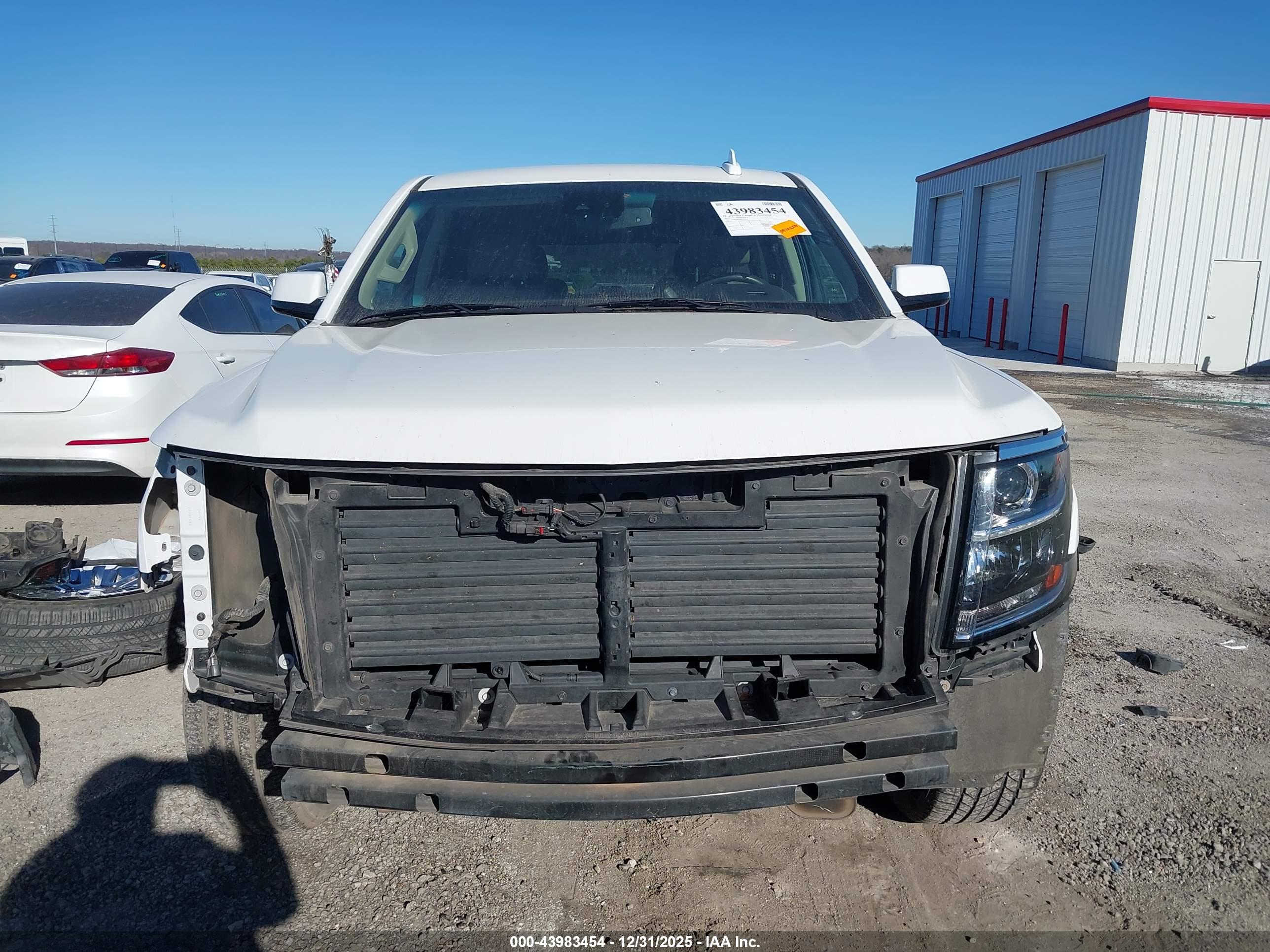 CHEVROLET TAHOE image 6