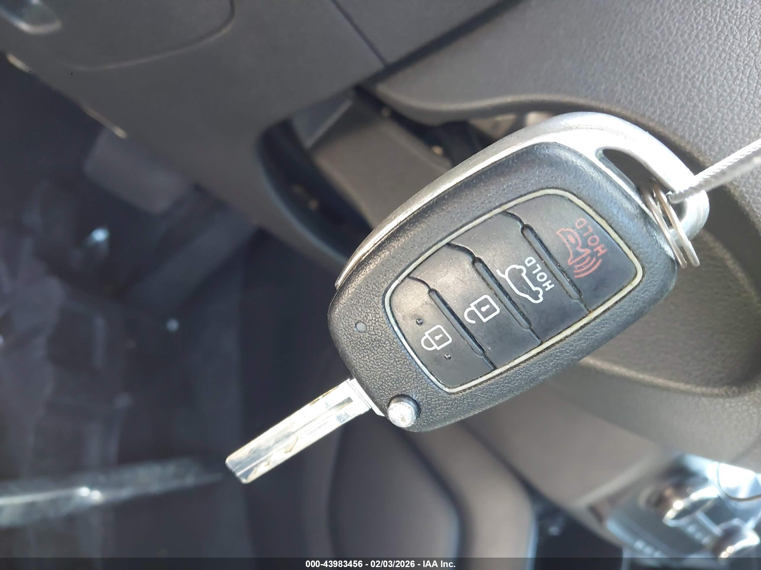HYUNDAI TUCSON image 11
