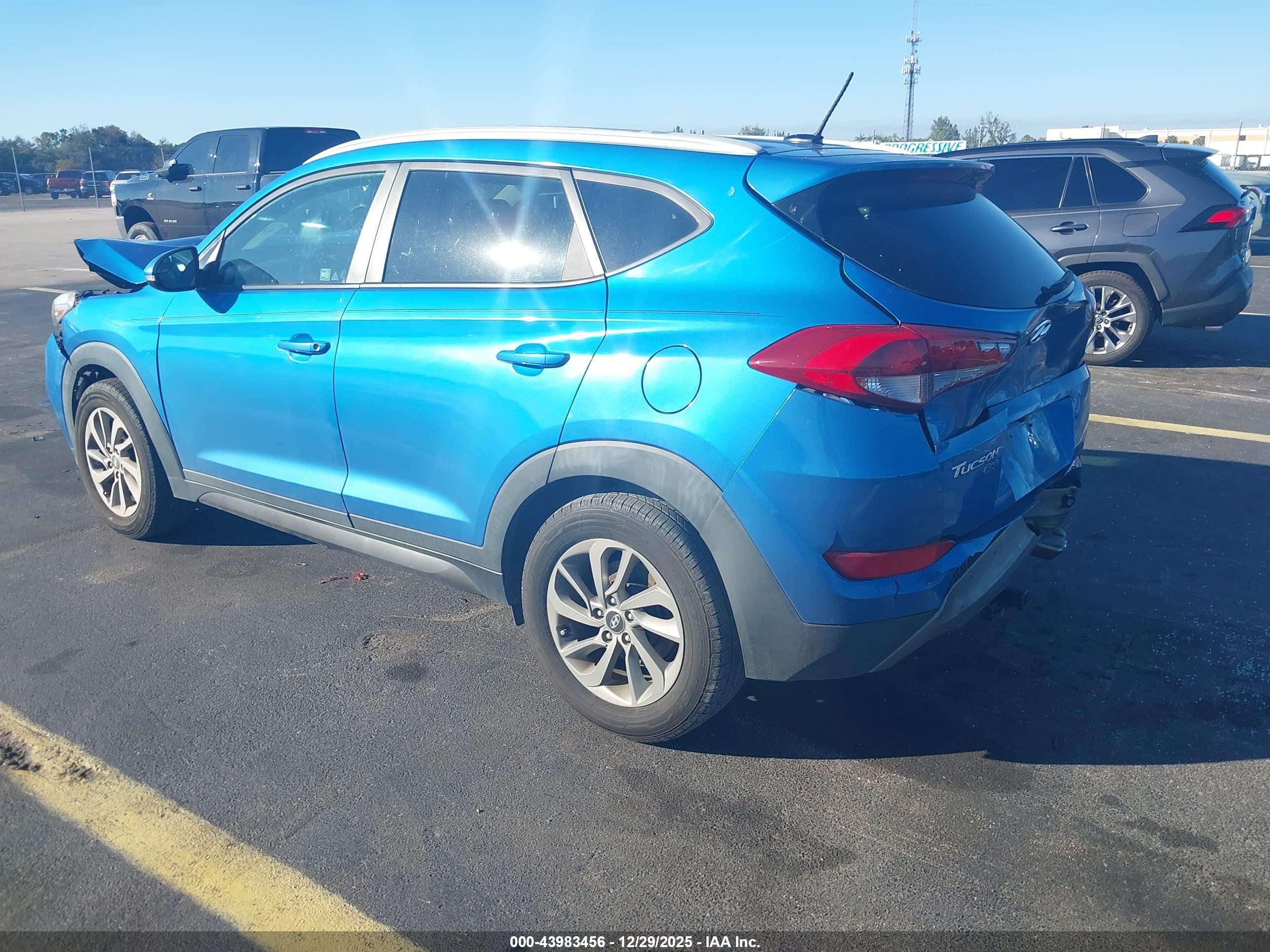 HYUNDAI TUCSON image 3