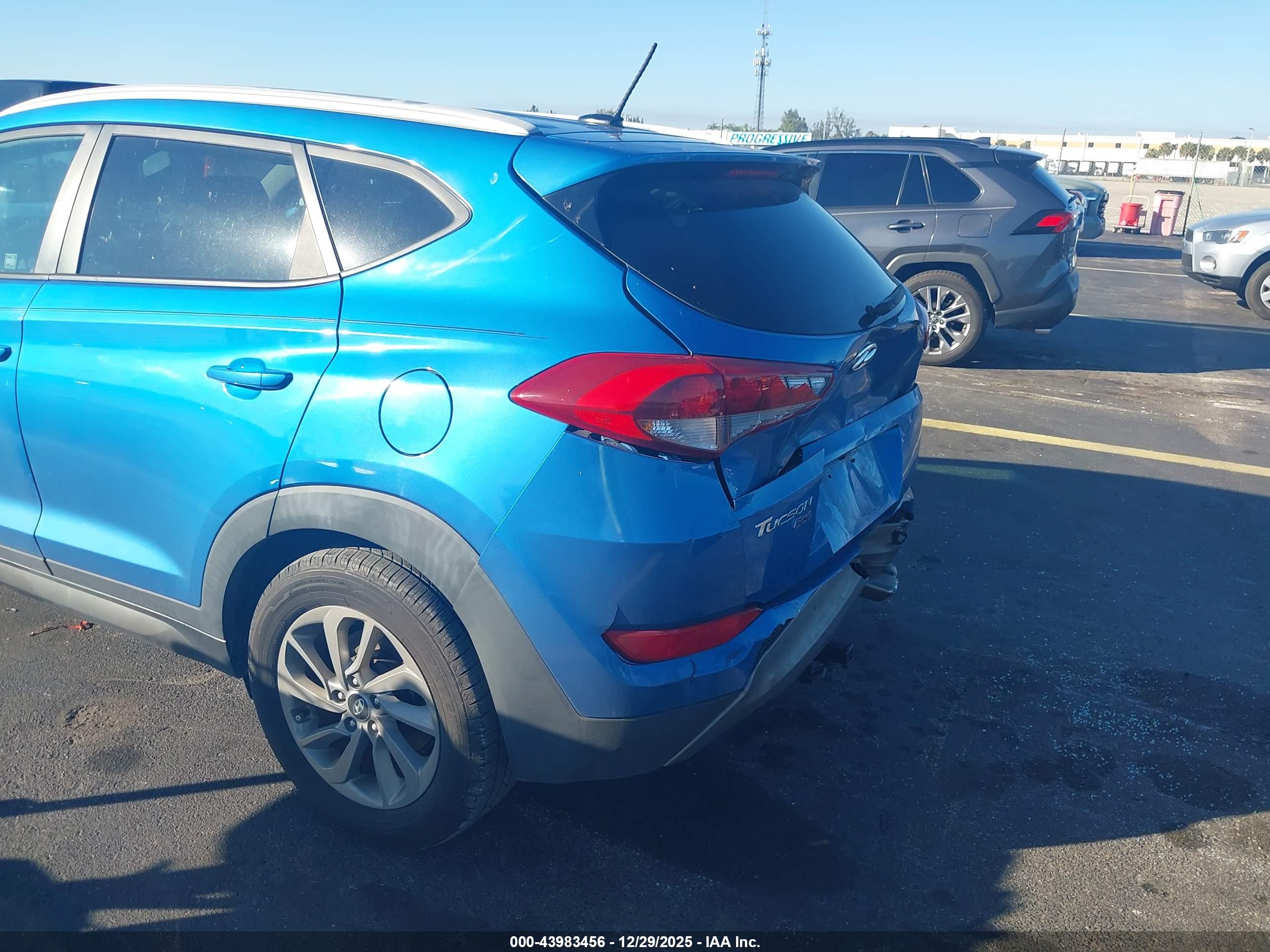 HYUNDAI TUCSON image 6