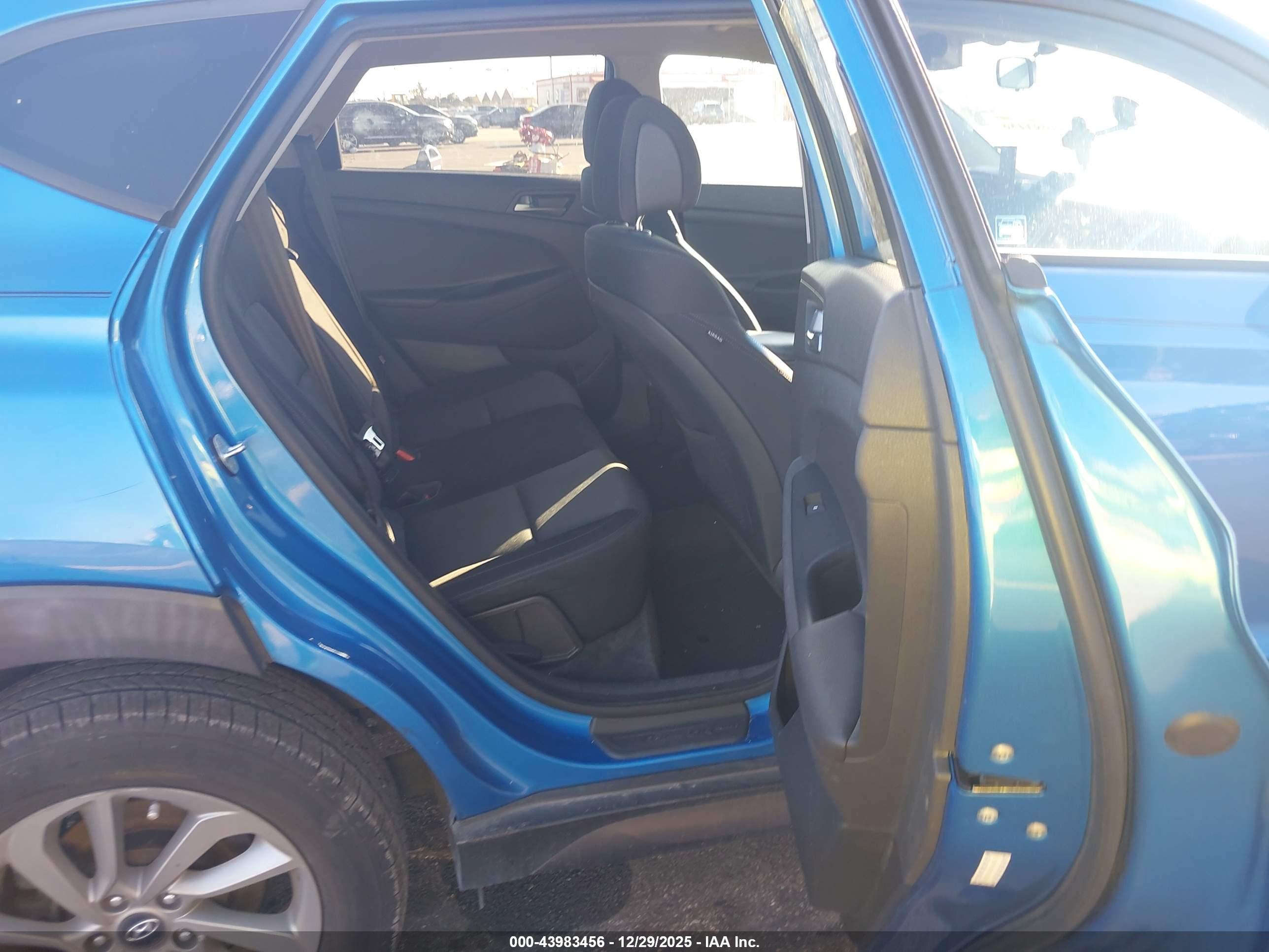 HYUNDAI TUCSON image 8