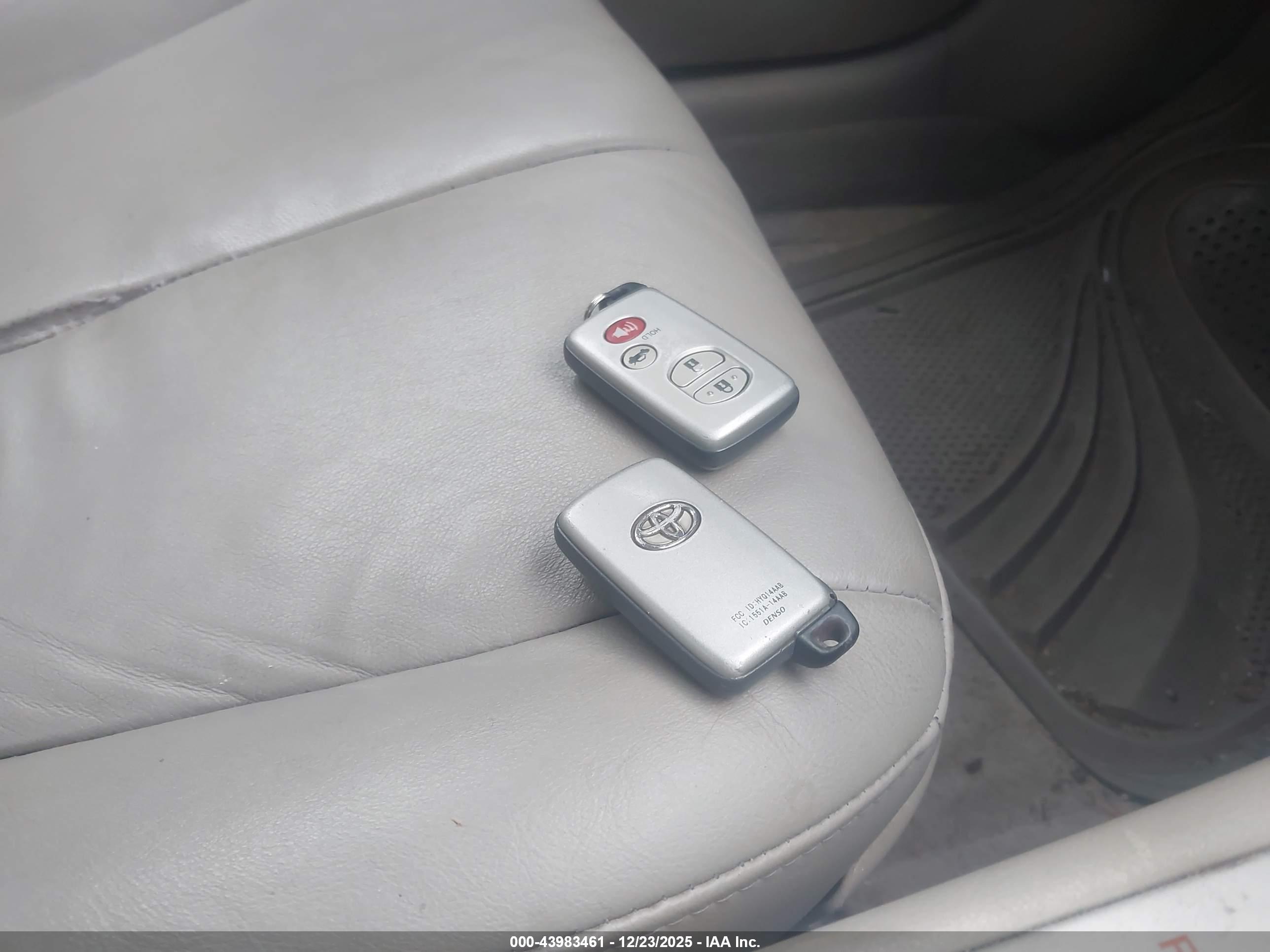 TOYOTA CAMRY image 11