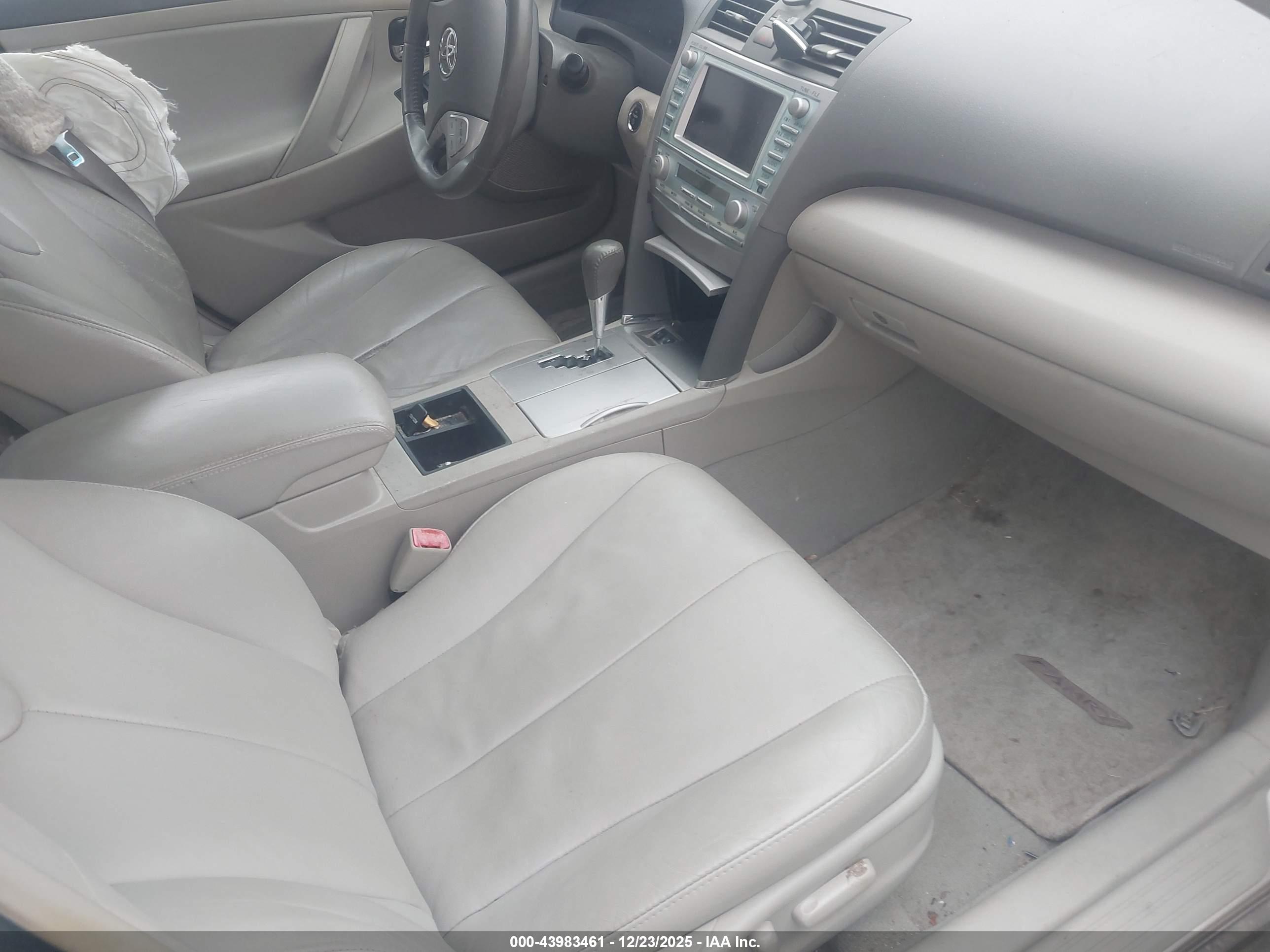 TOYOTA CAMRY image 5