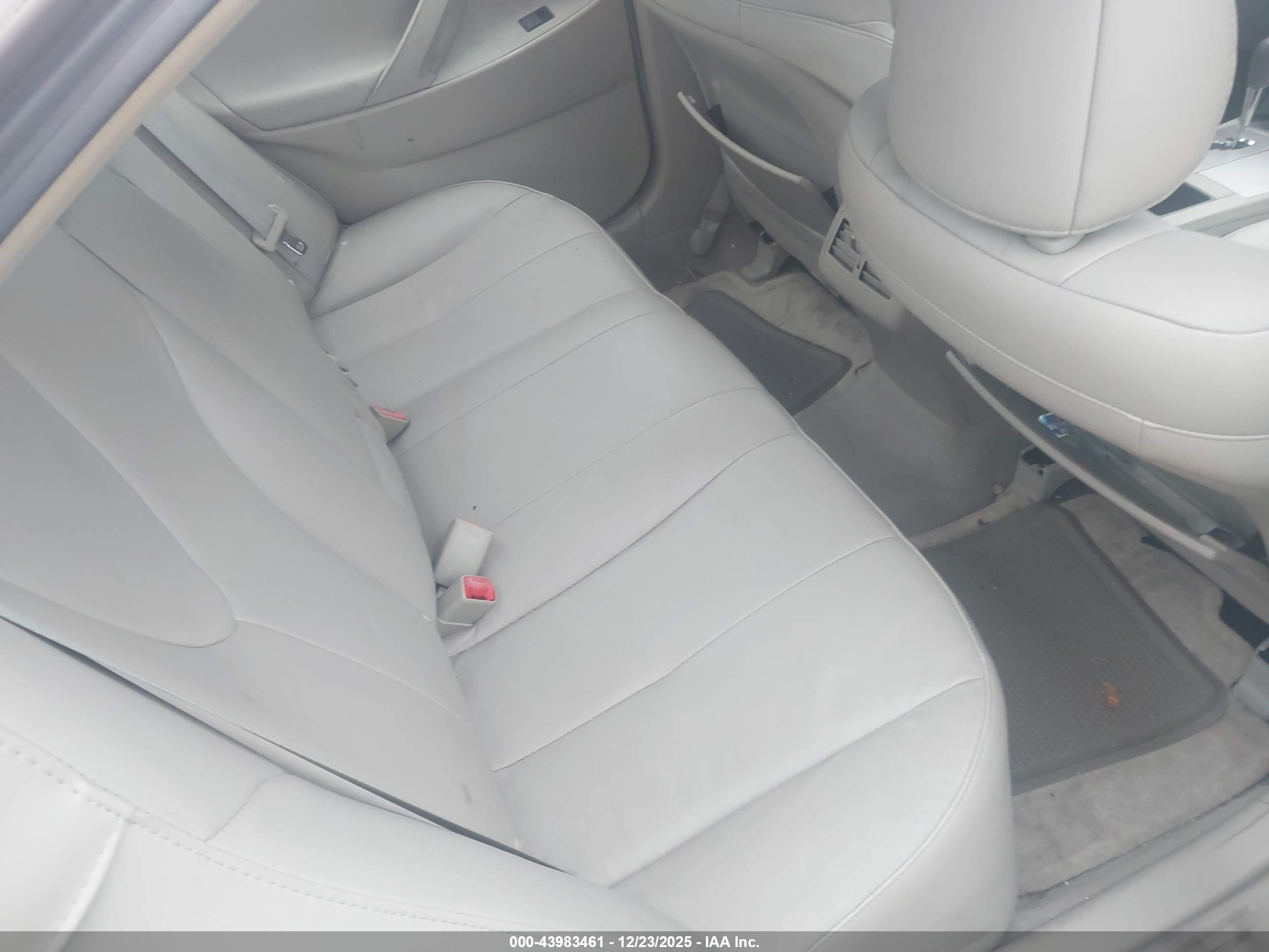 TOYOTA CAMRY image 8