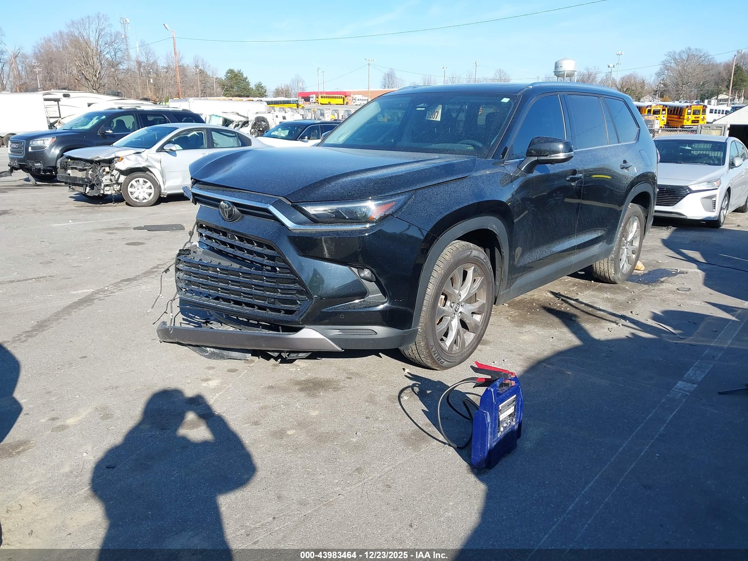 TOYOTA GRAND image 2