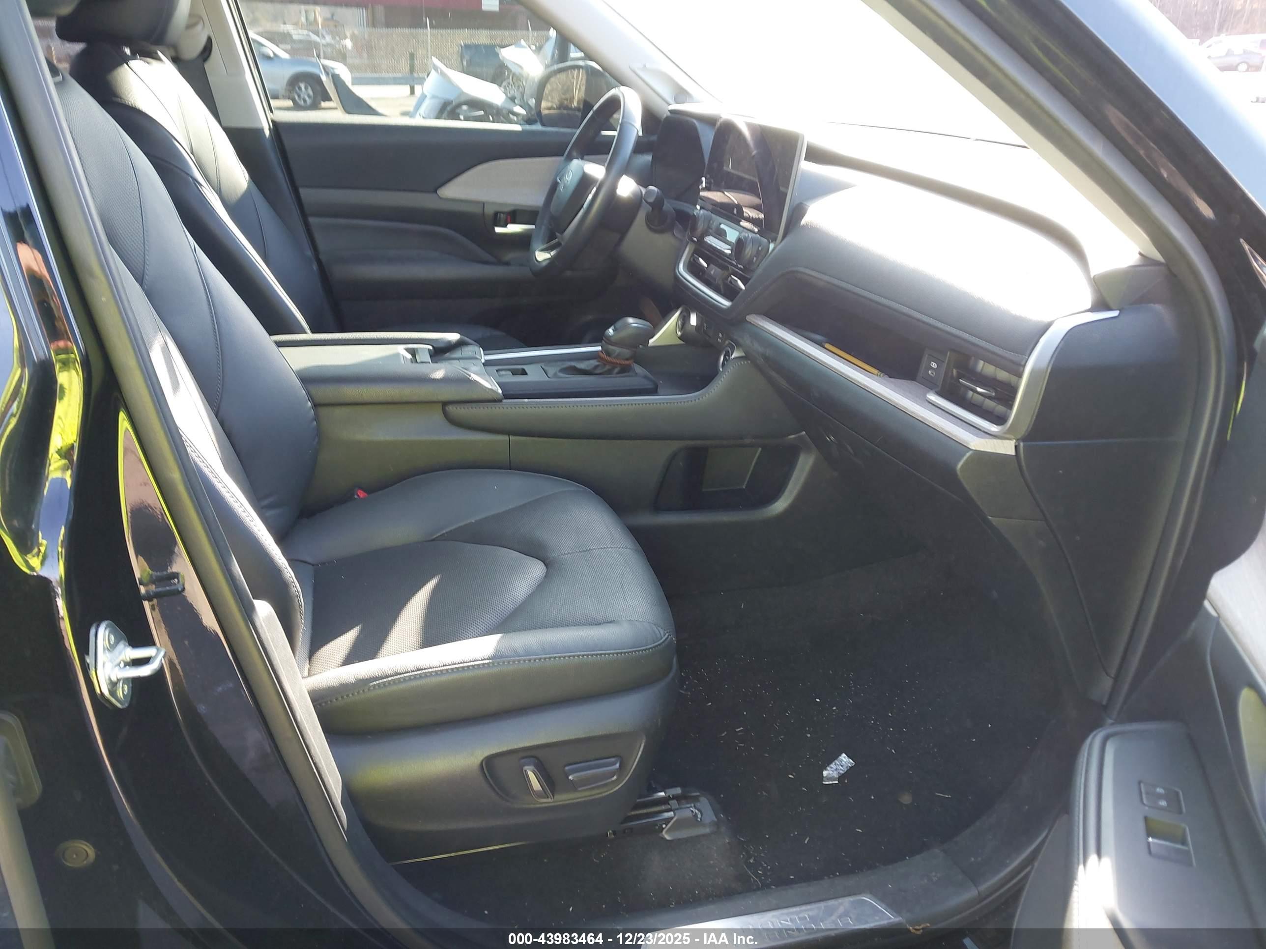TOYOTA GRAND image 5