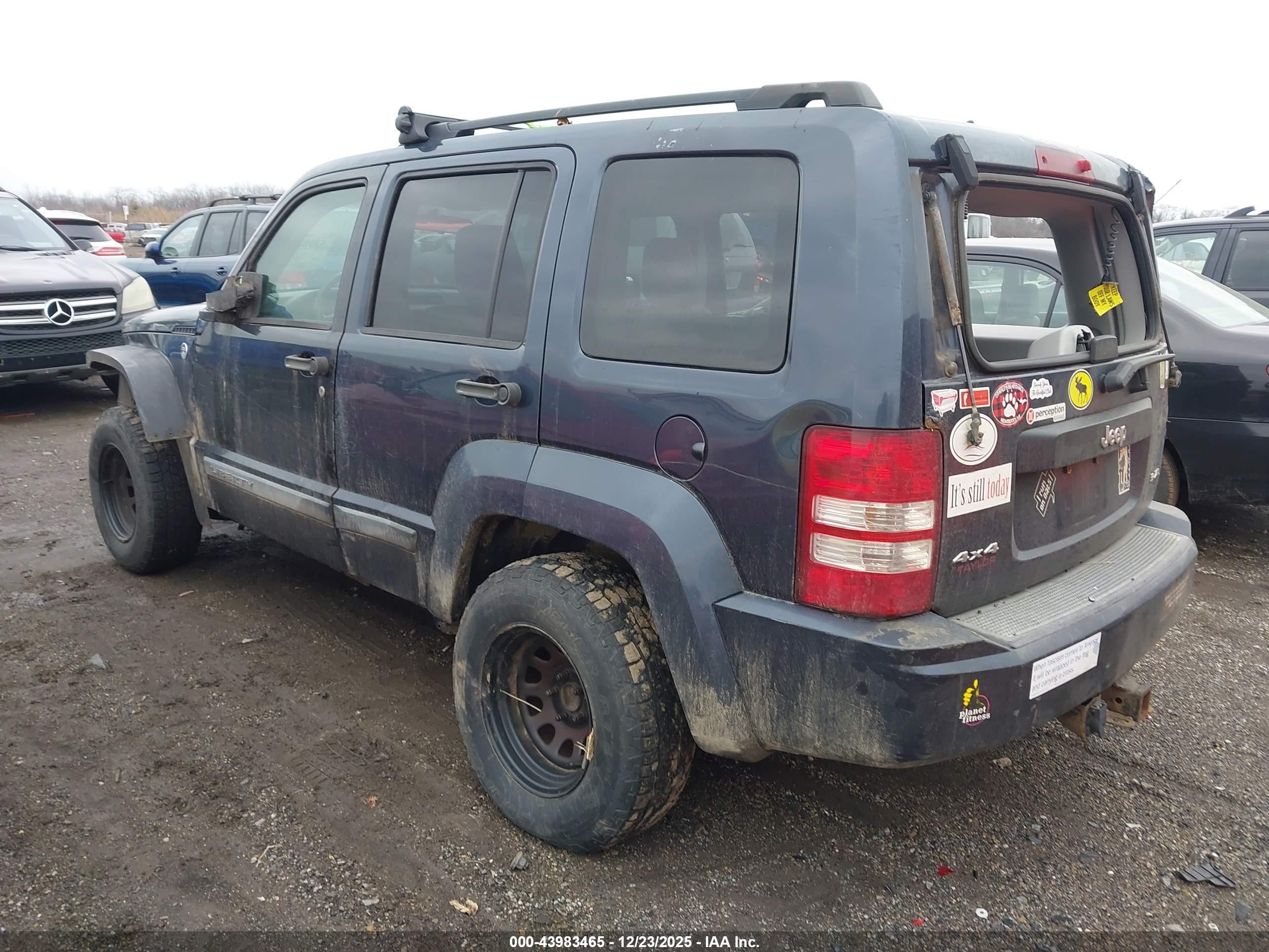 JEEP LIBERTY image 3