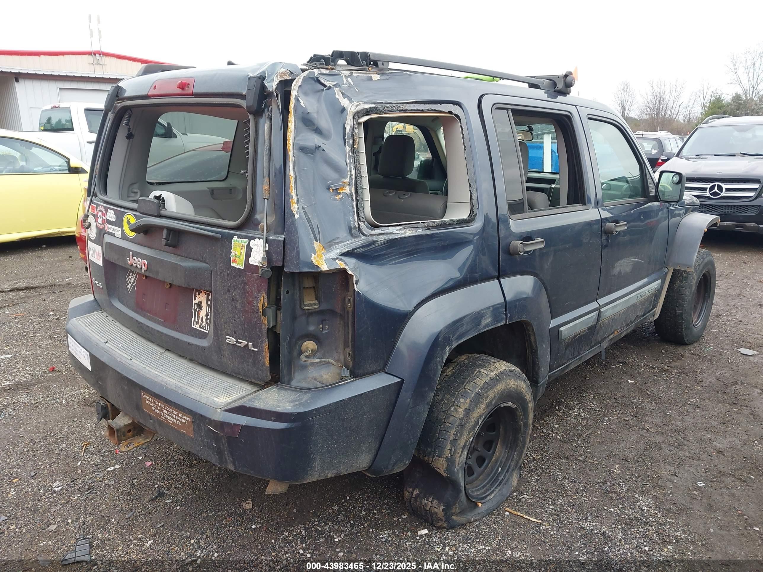 JEEP LIBERTY image 4