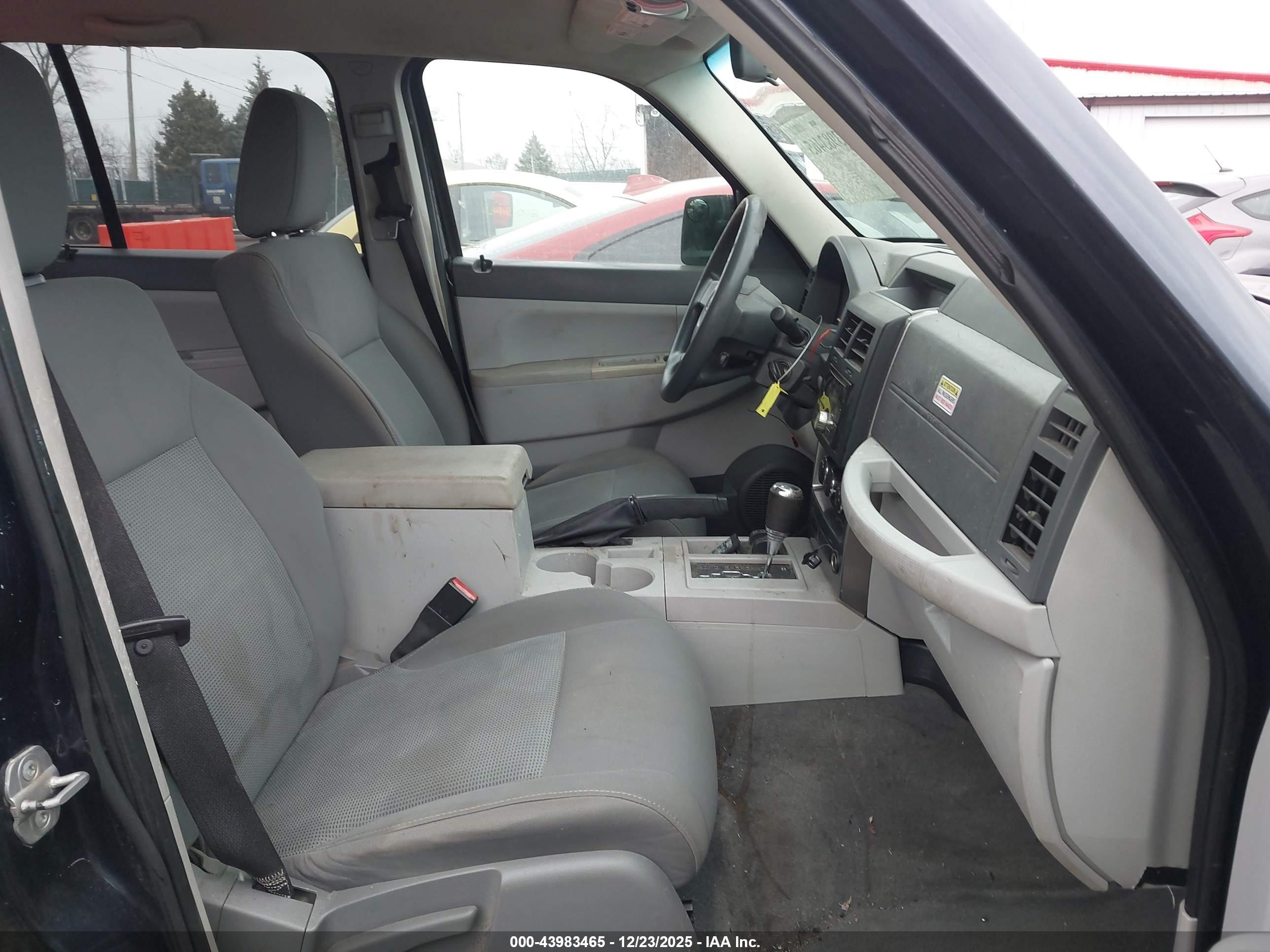 JEEP LIBERTY image 5