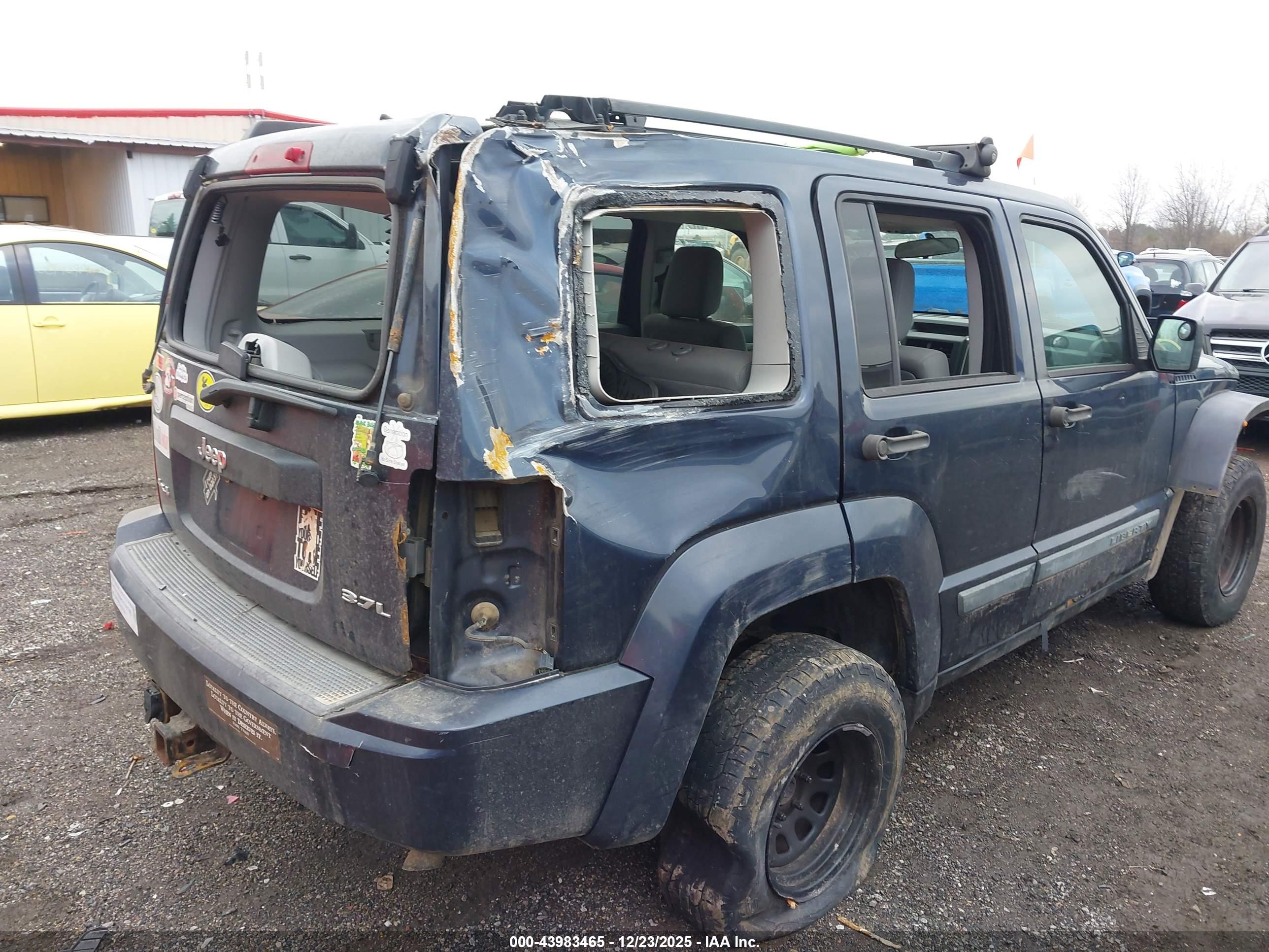 JEEP LIBERTY image 6