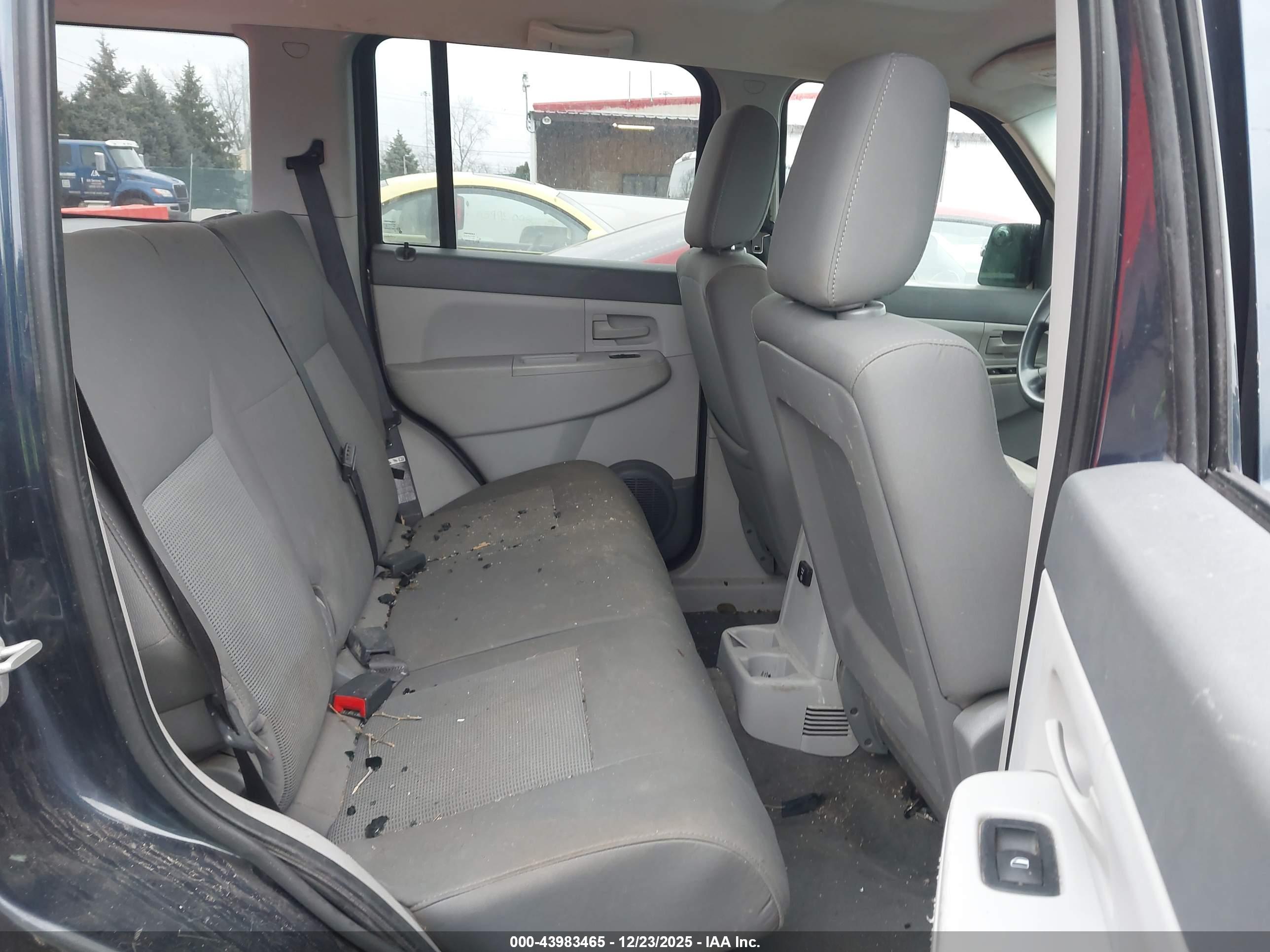 JEEP LIBERTY image 8