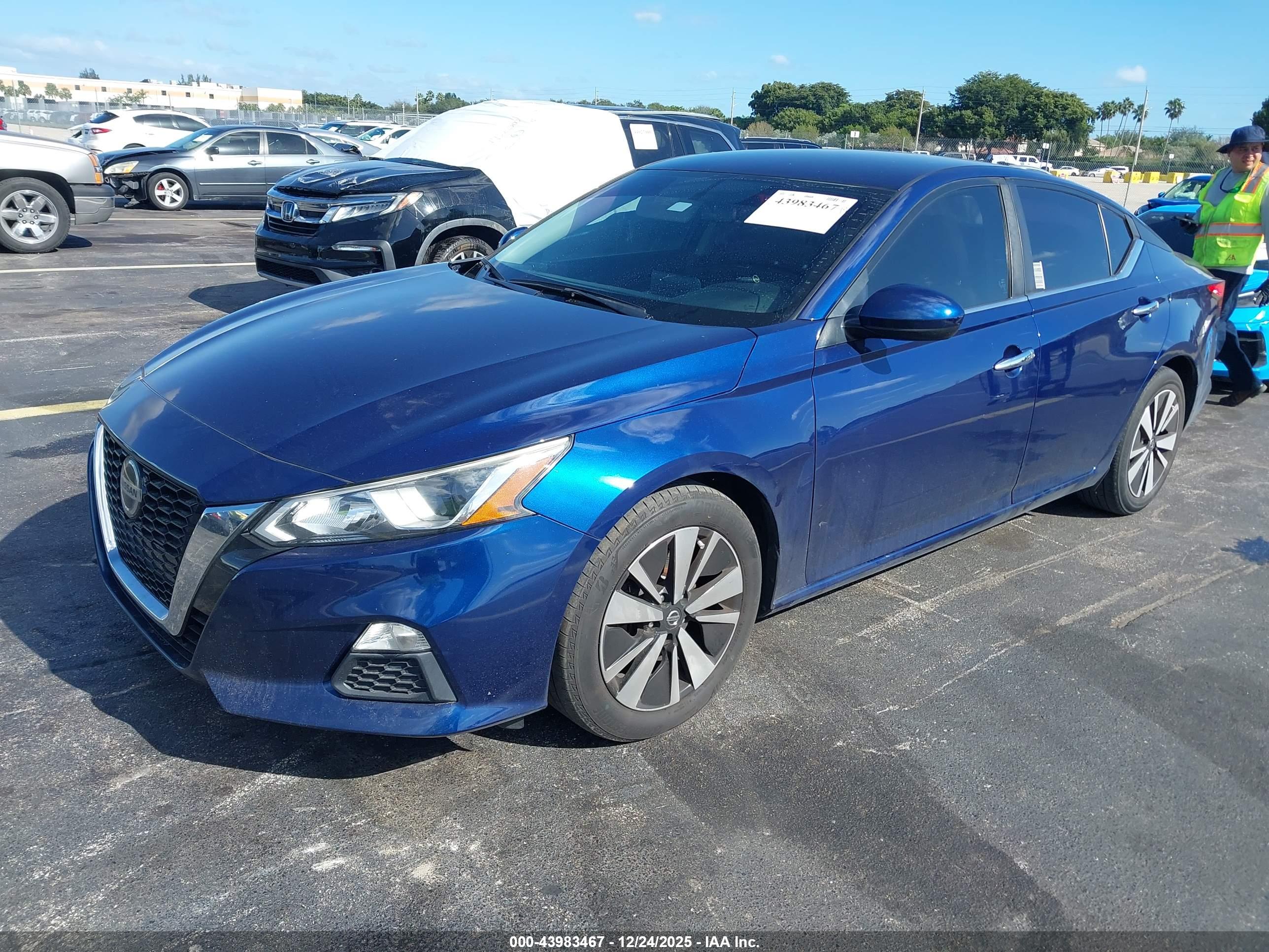 NISSAN ALTIMA image 2