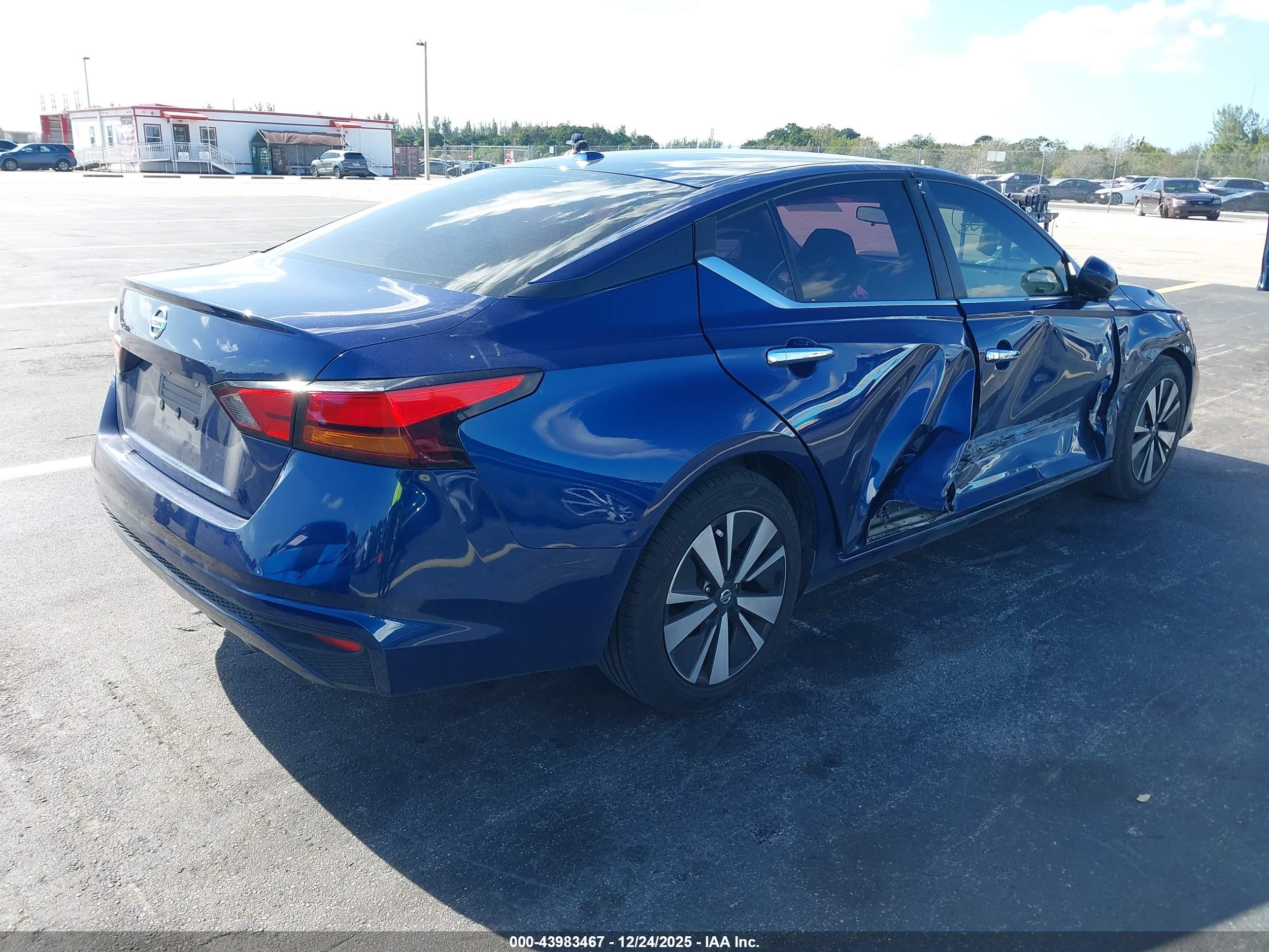 NISSAN ALTIMA image 4