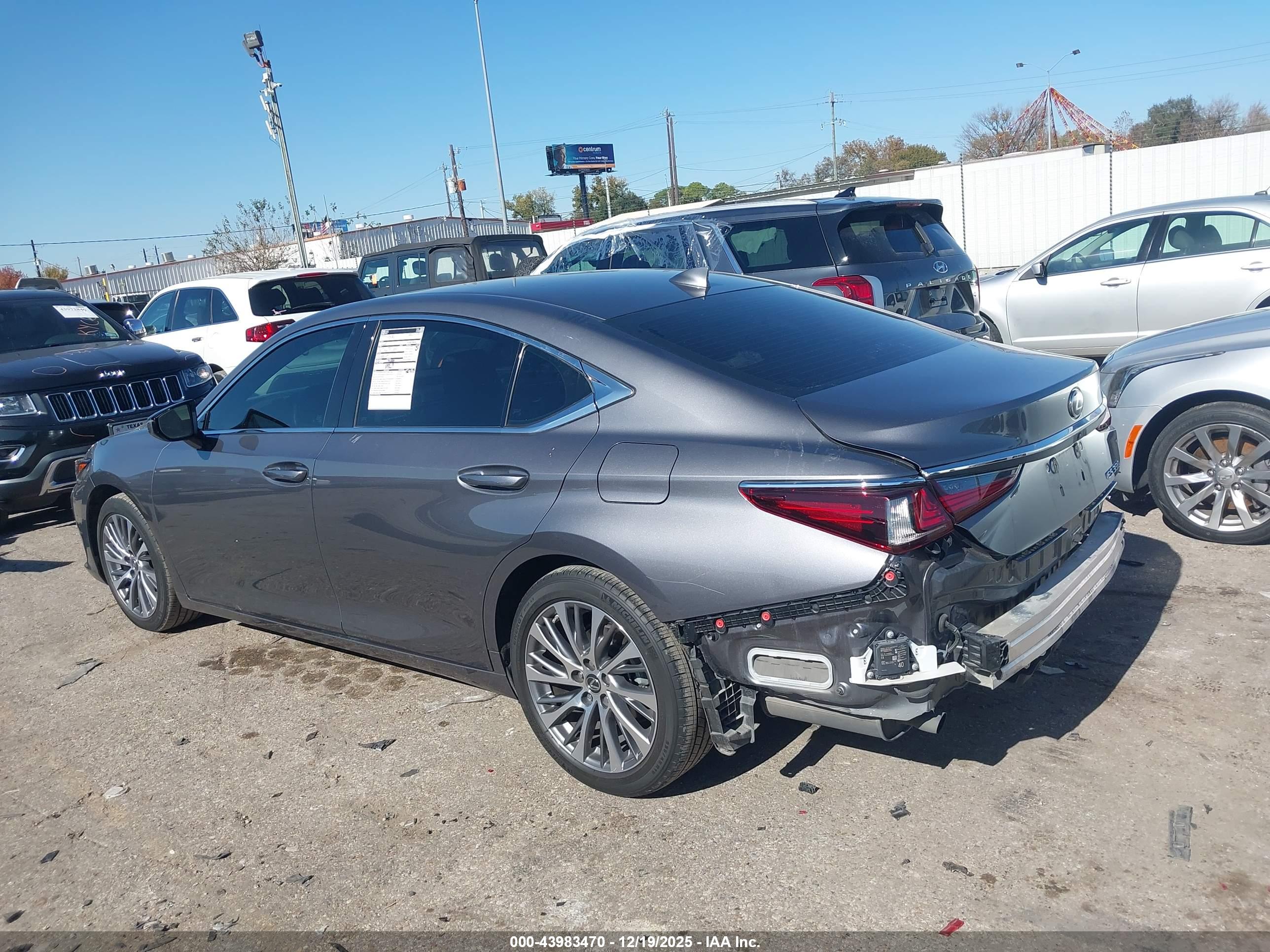 LEXUS ES image 6