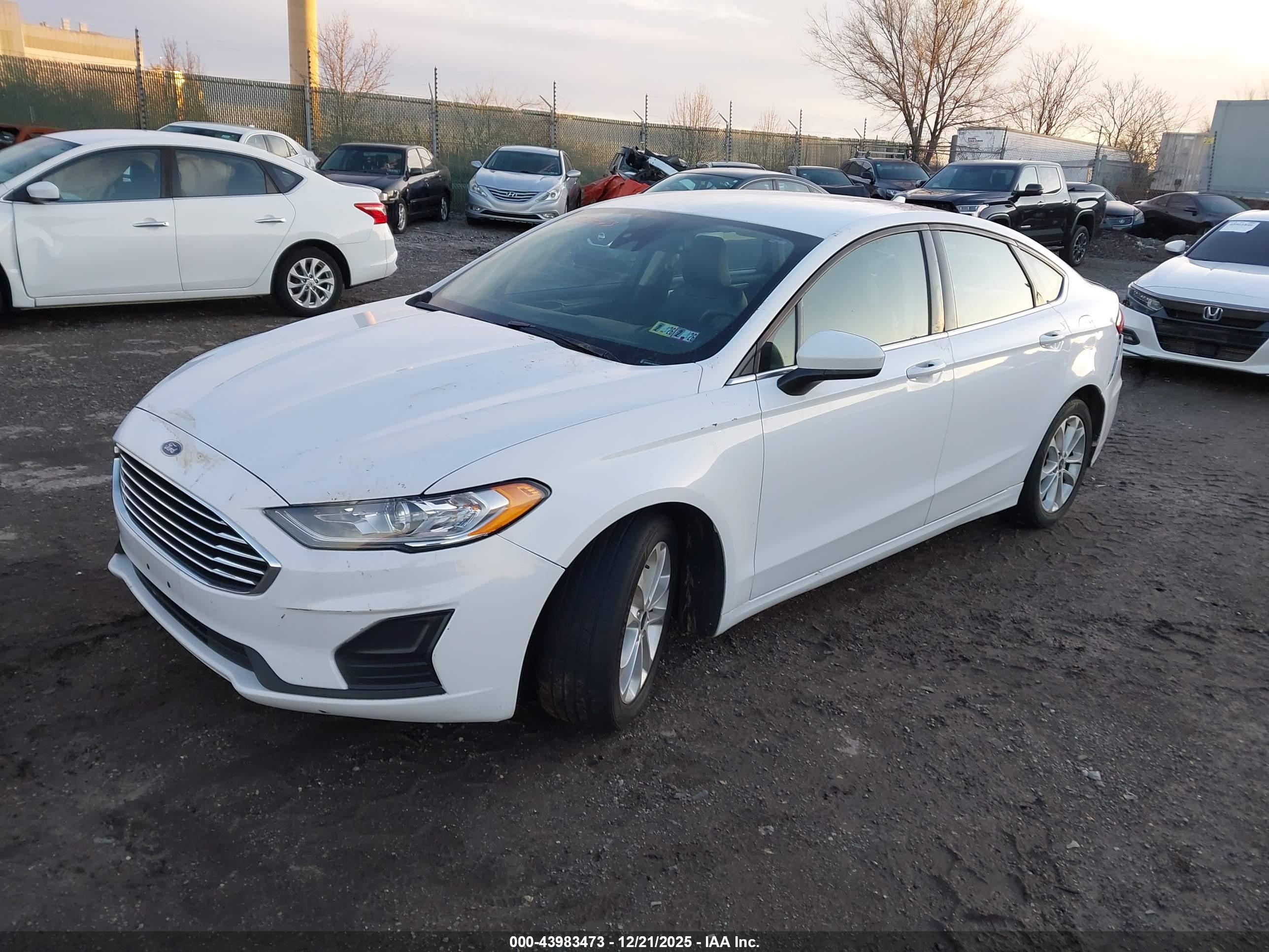 FORD FUSION image 2