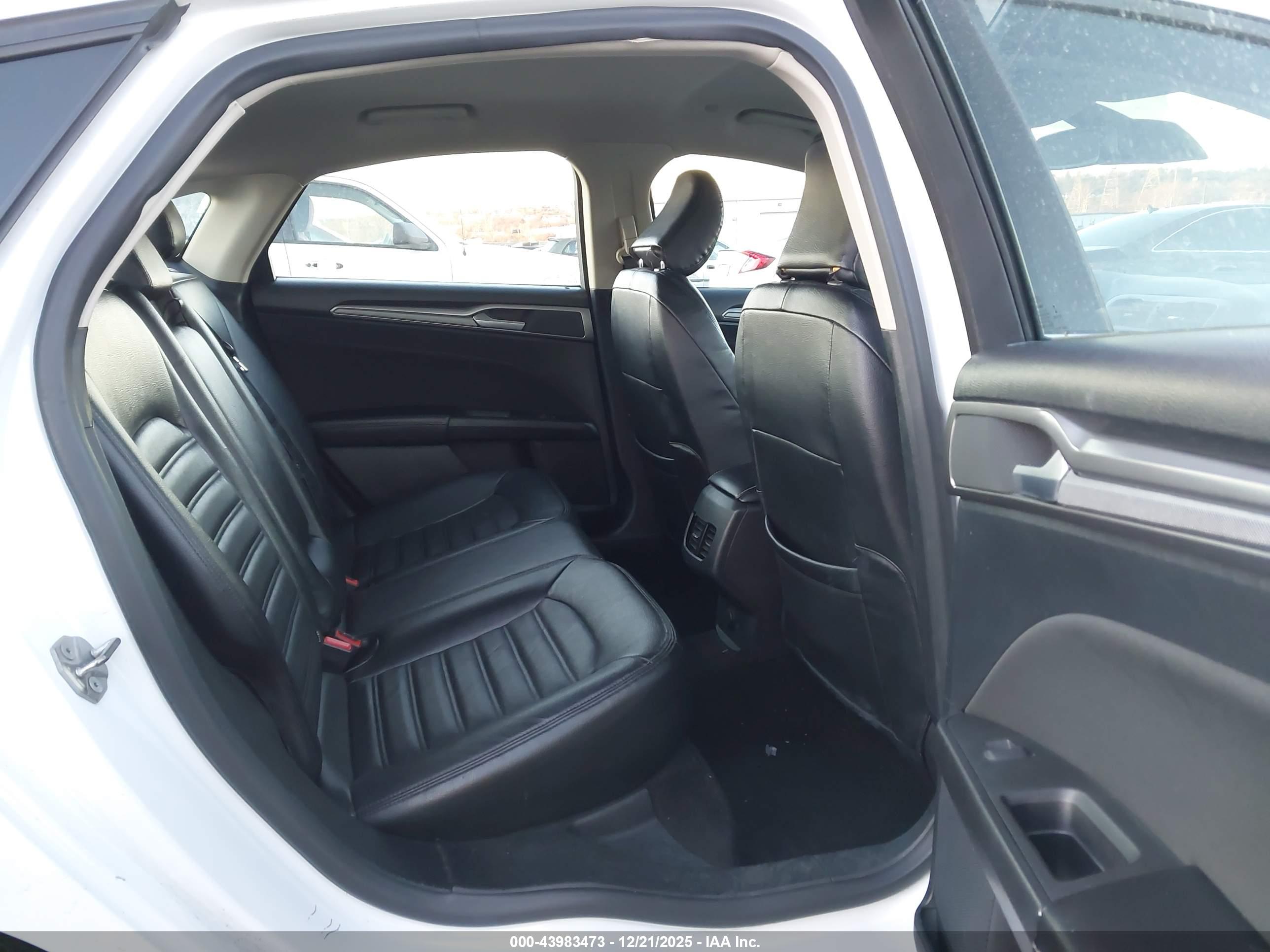 FORD FUSION image 8