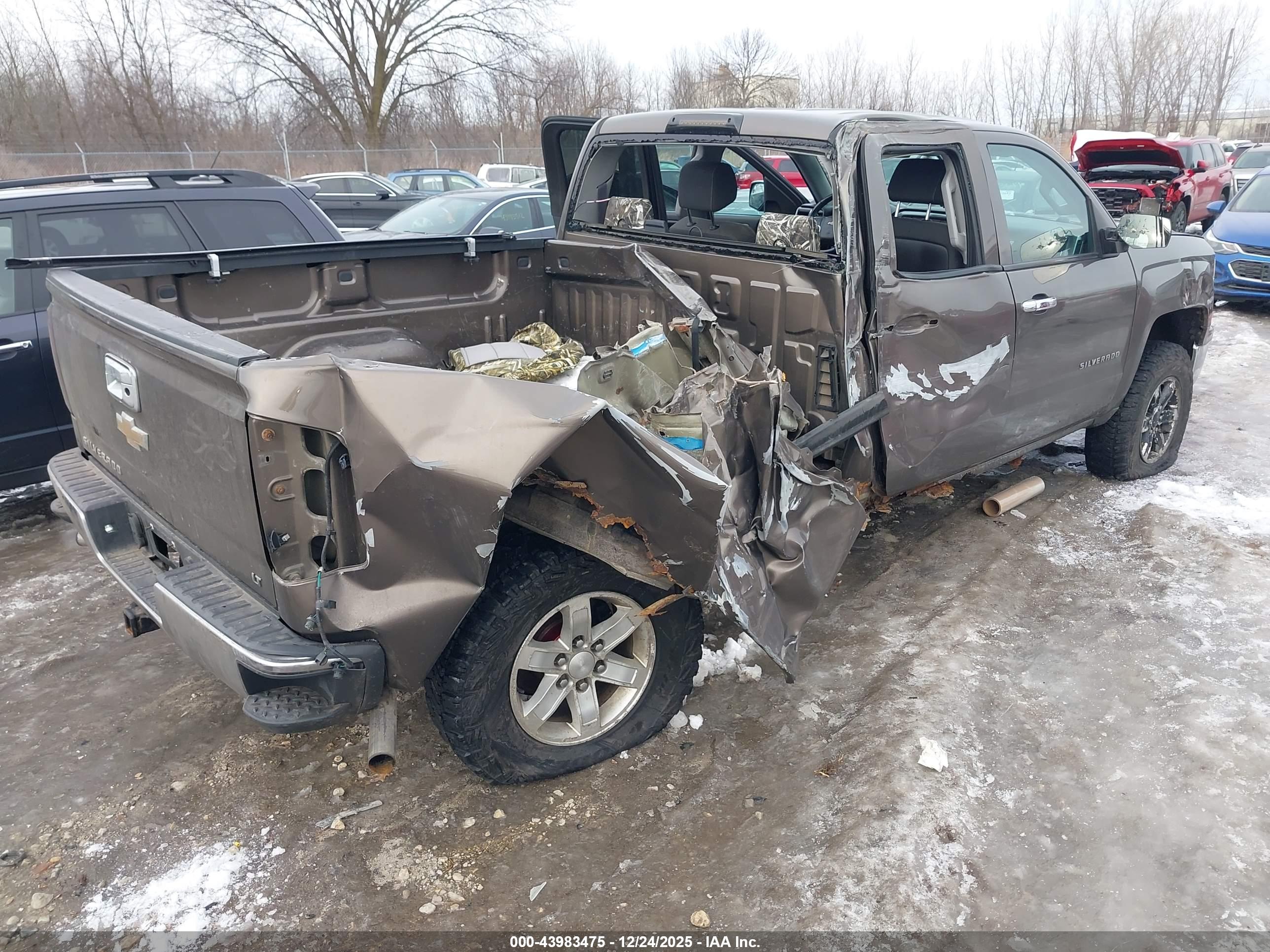 CHEVROLET SILVERADO image 4