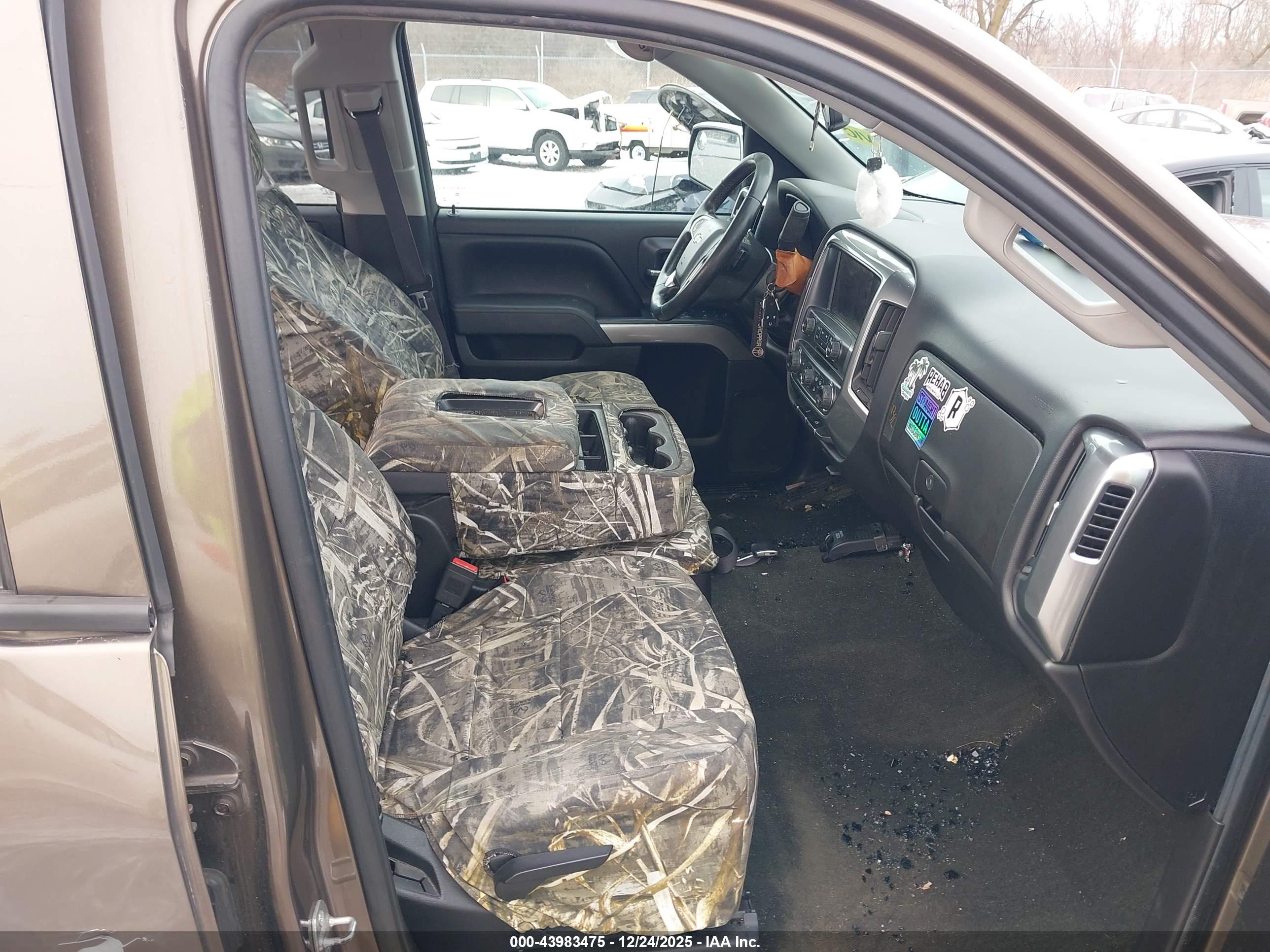CHEVROLET SILVERADO image 5