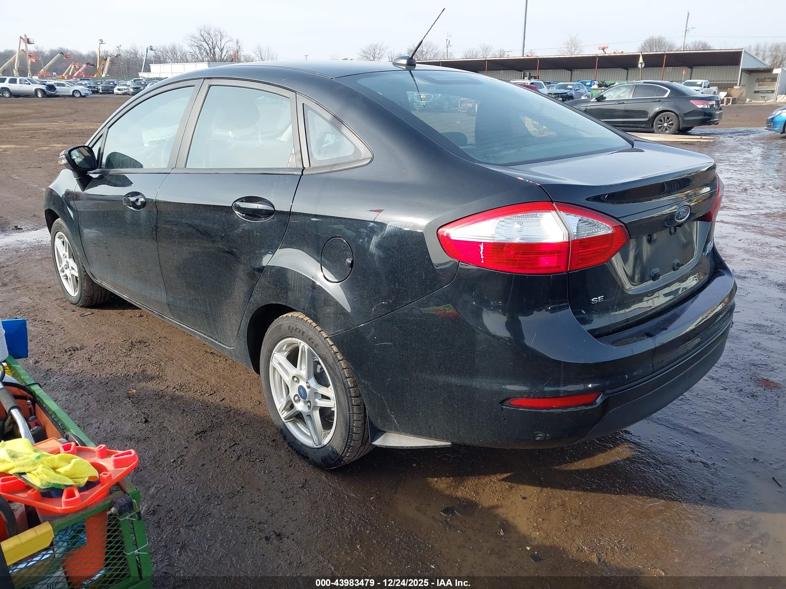 FORD FIESTA image 3