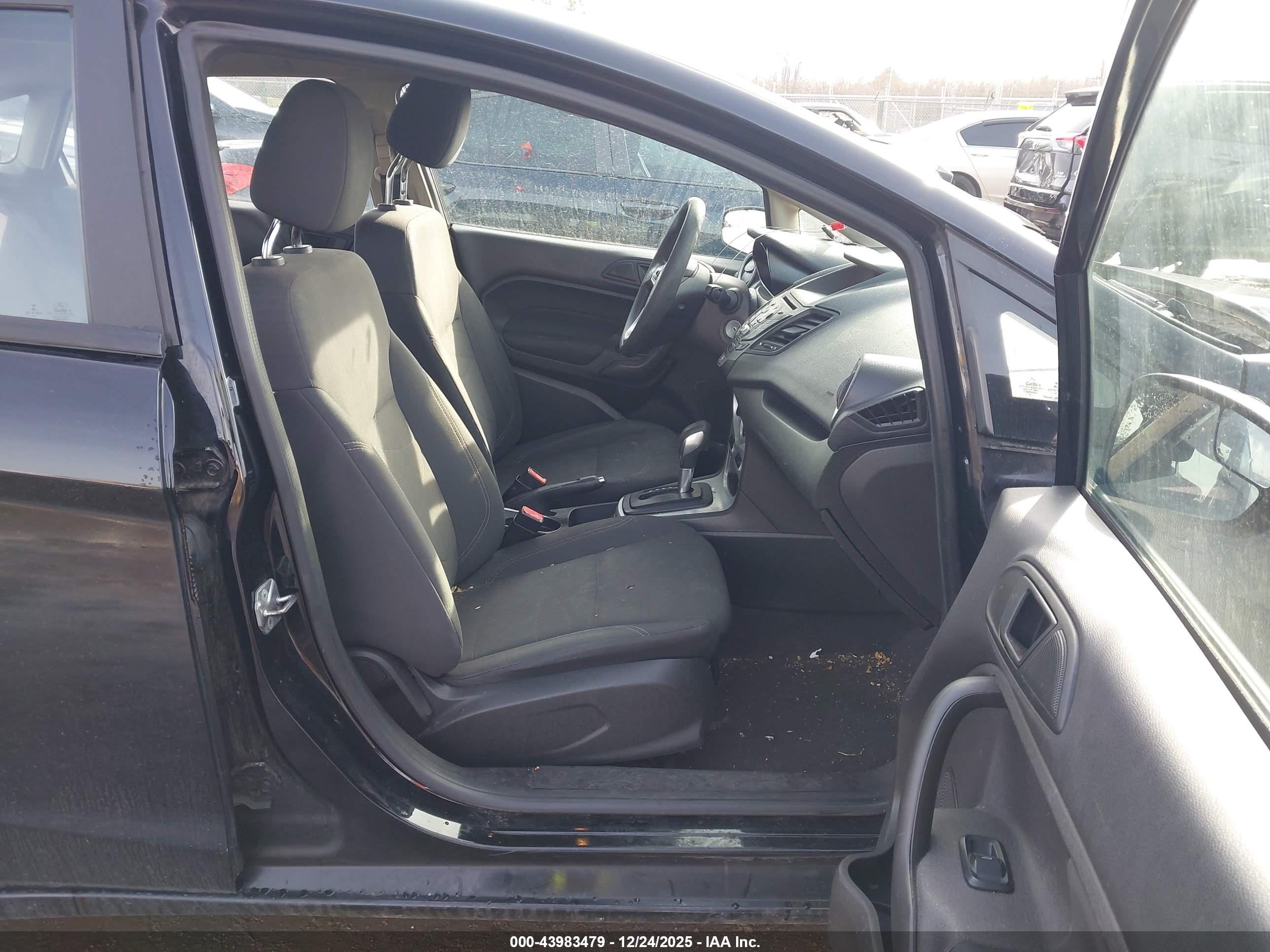 FORD FIESTA image 5