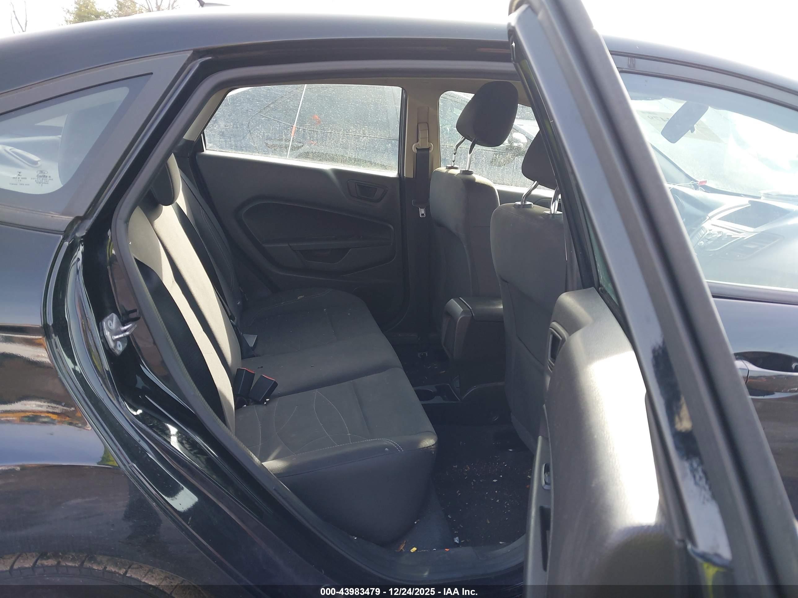 FORD FIESTA image 8