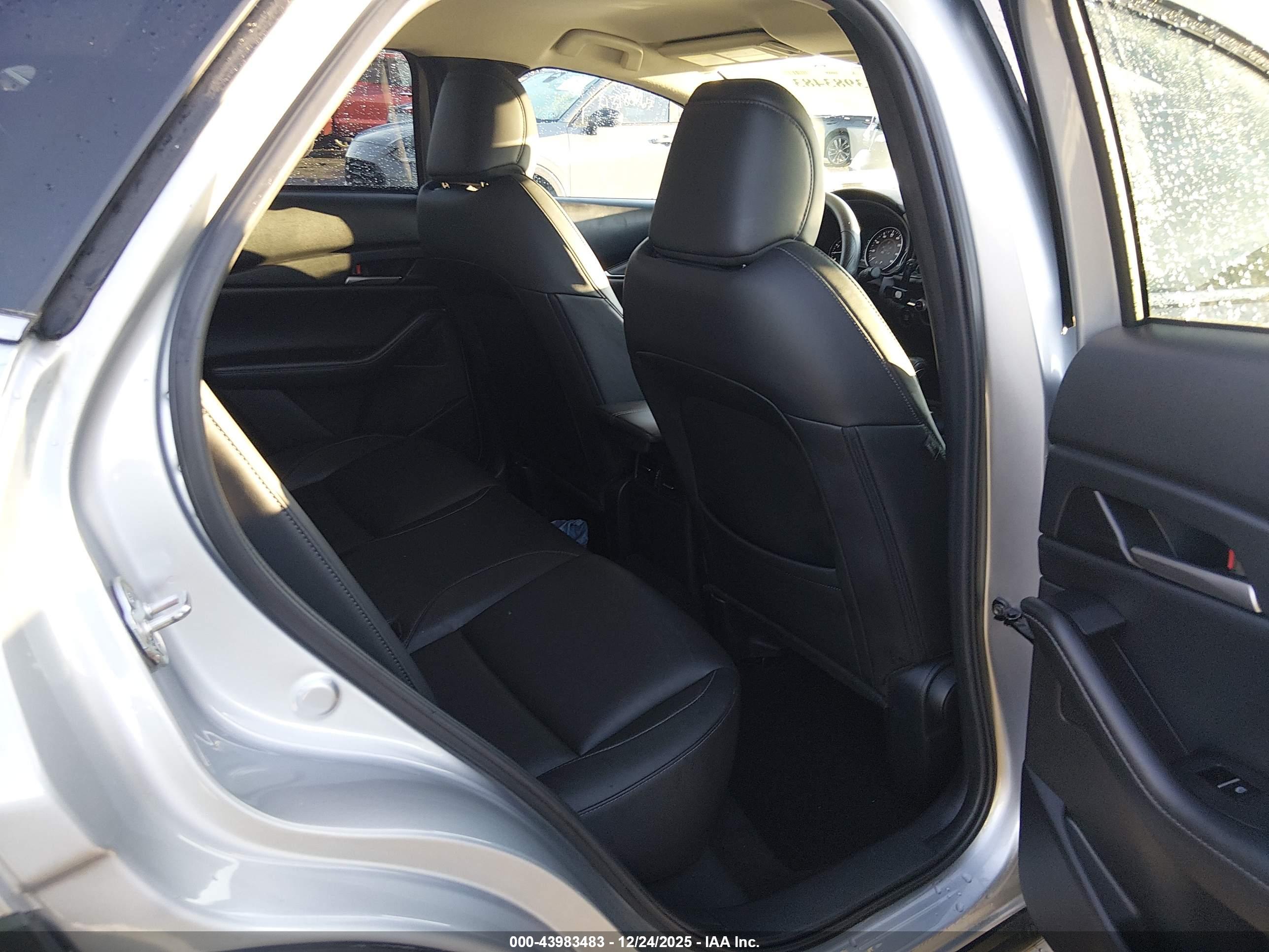 MAZDA CX-30 image 8