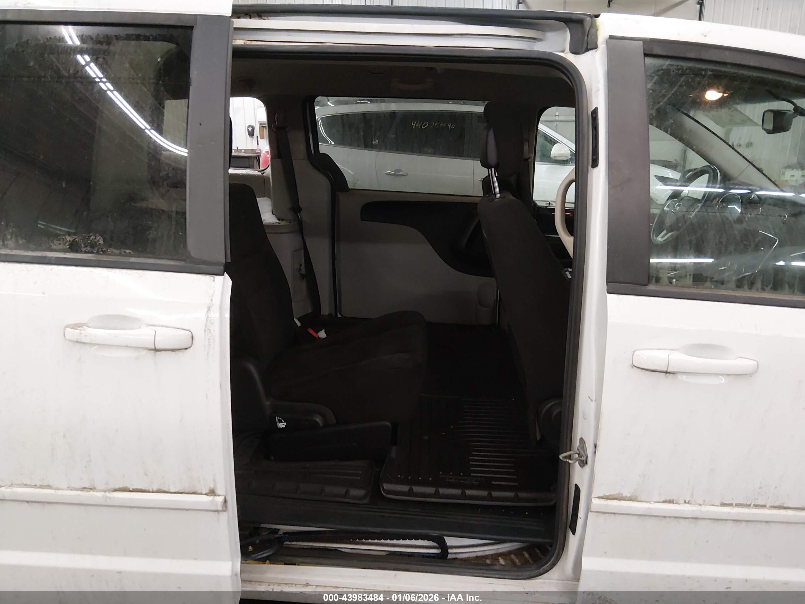 DODGE GRAND image 8