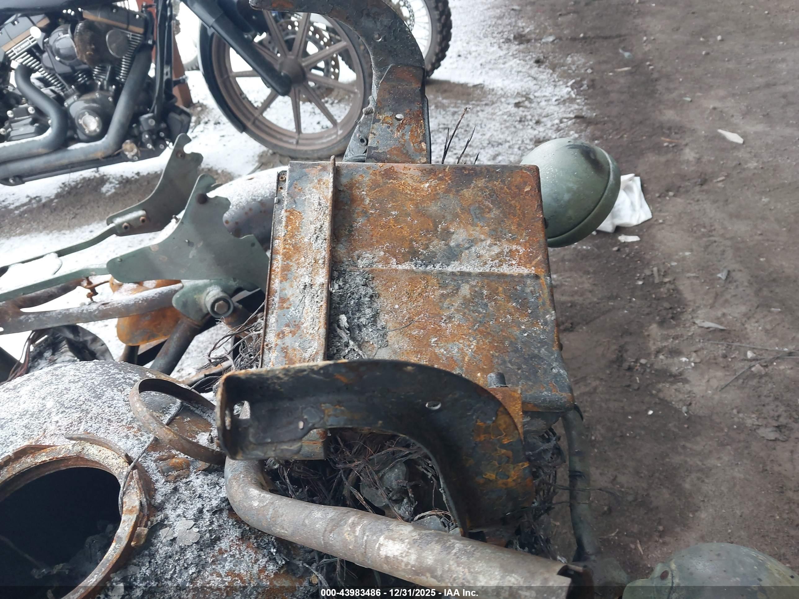 HARLEY-DAVIDSON XL883 image 7