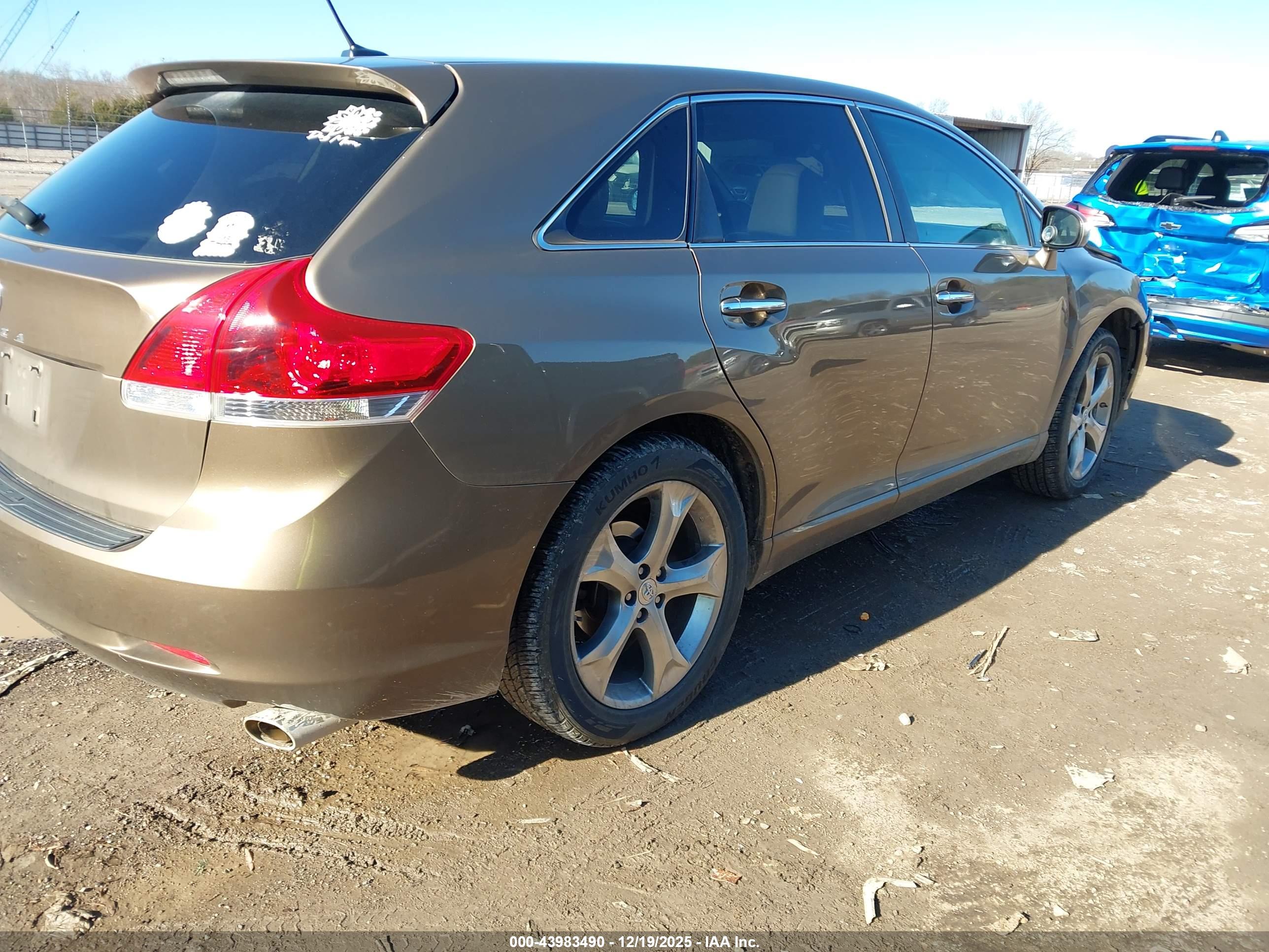TOYOTA VENZA image 4