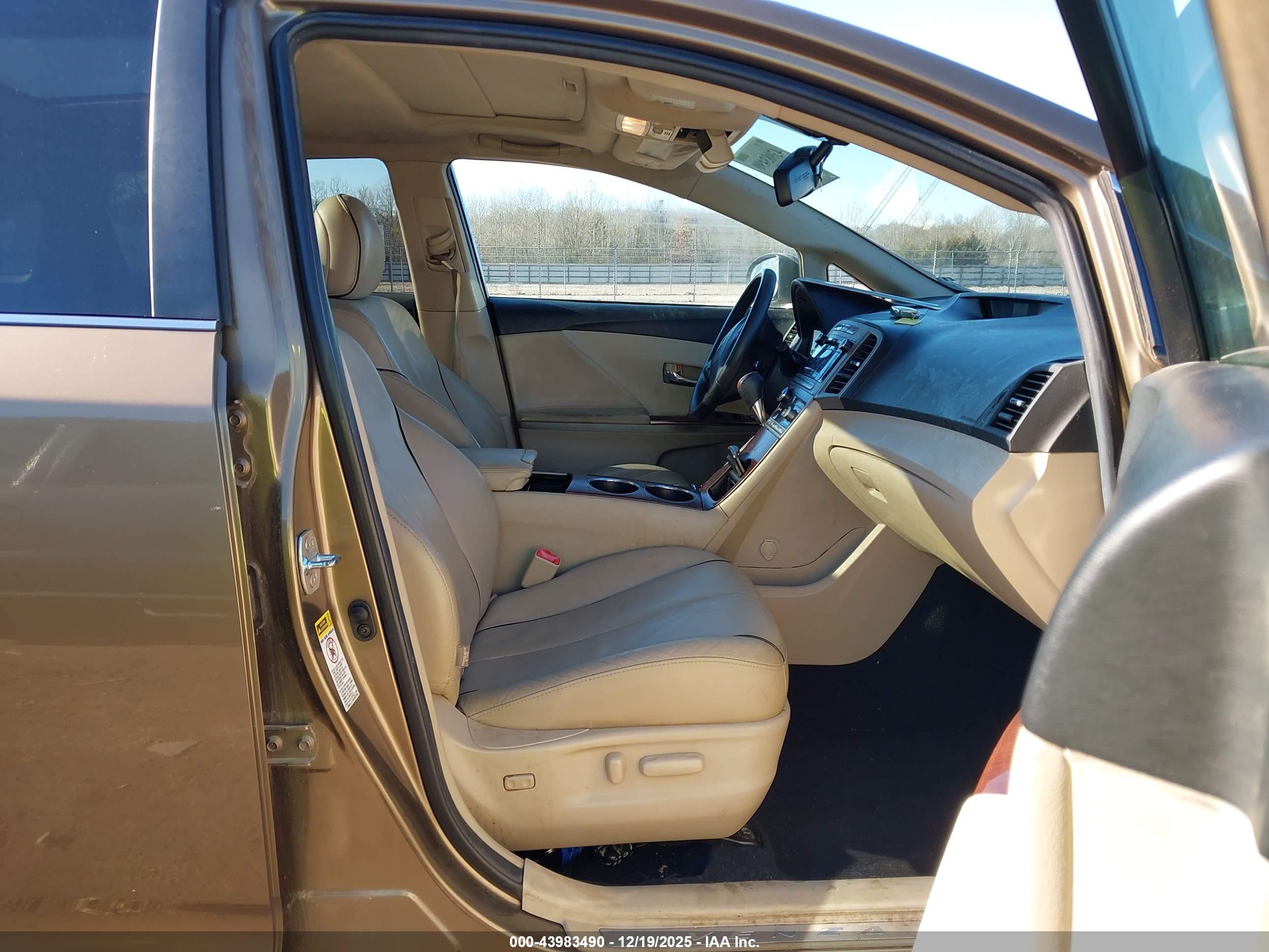 TOYOTA VENZA image 5