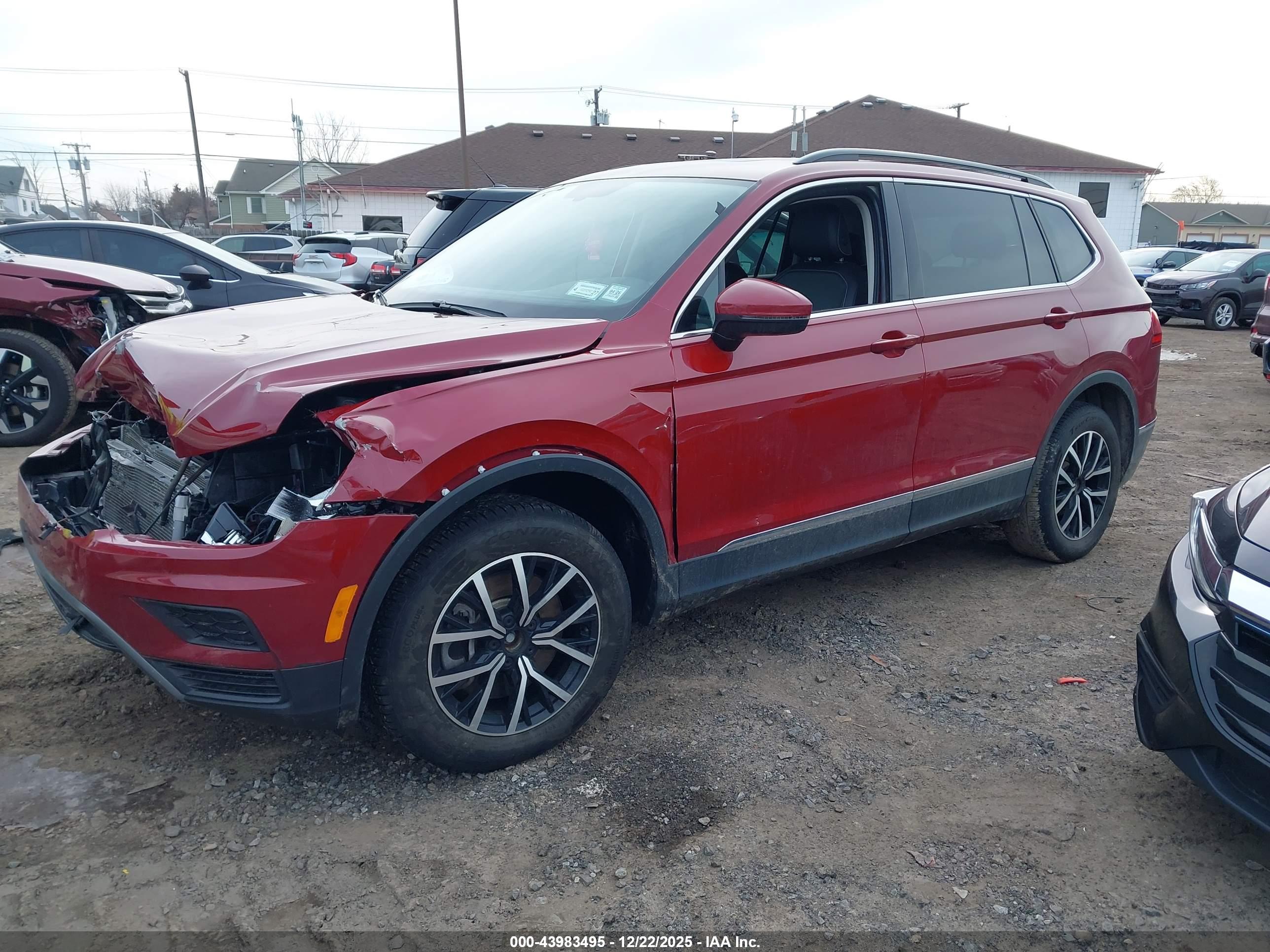 VOLKSWAGEN TIGUAN image 2