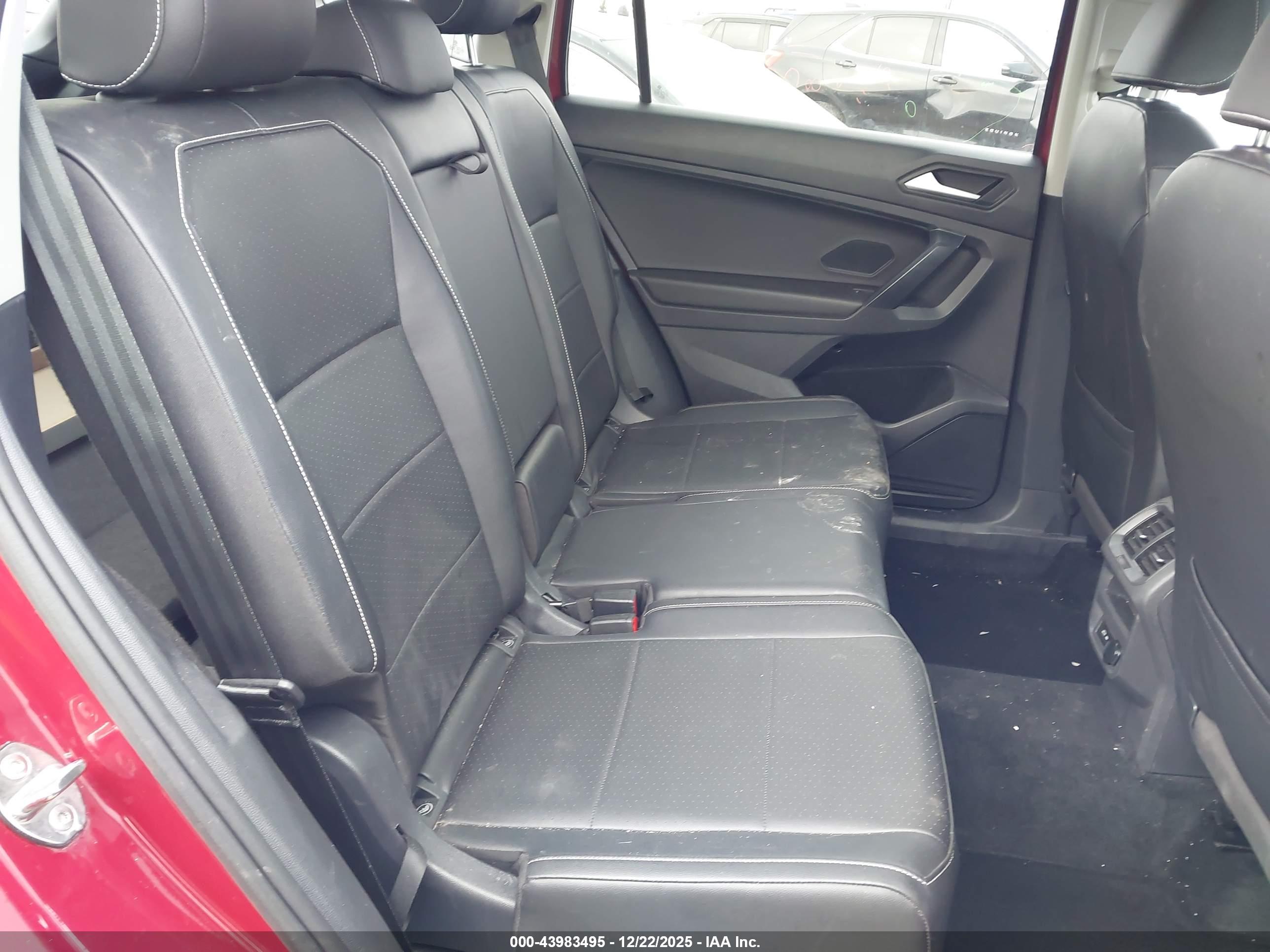 VOLKSWAGEN TIGUAN image 8