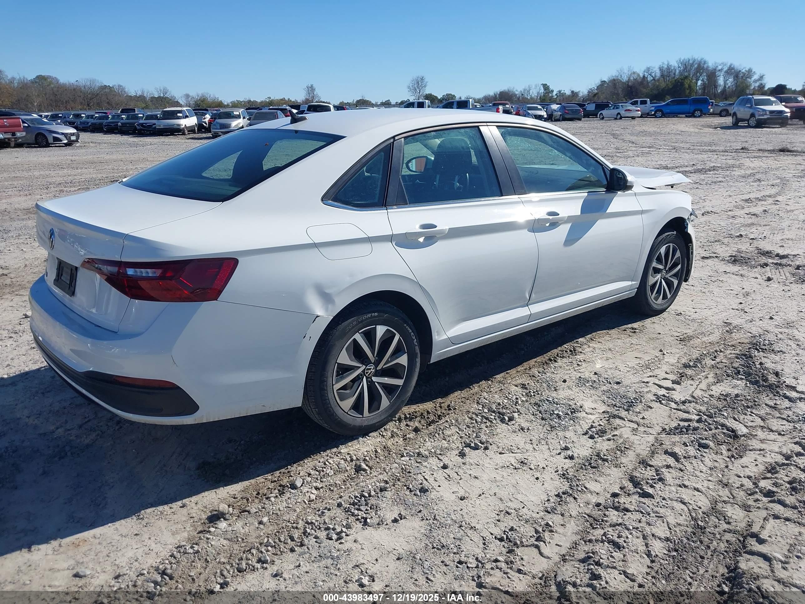 VOLKSWAGEN JETTA image 4