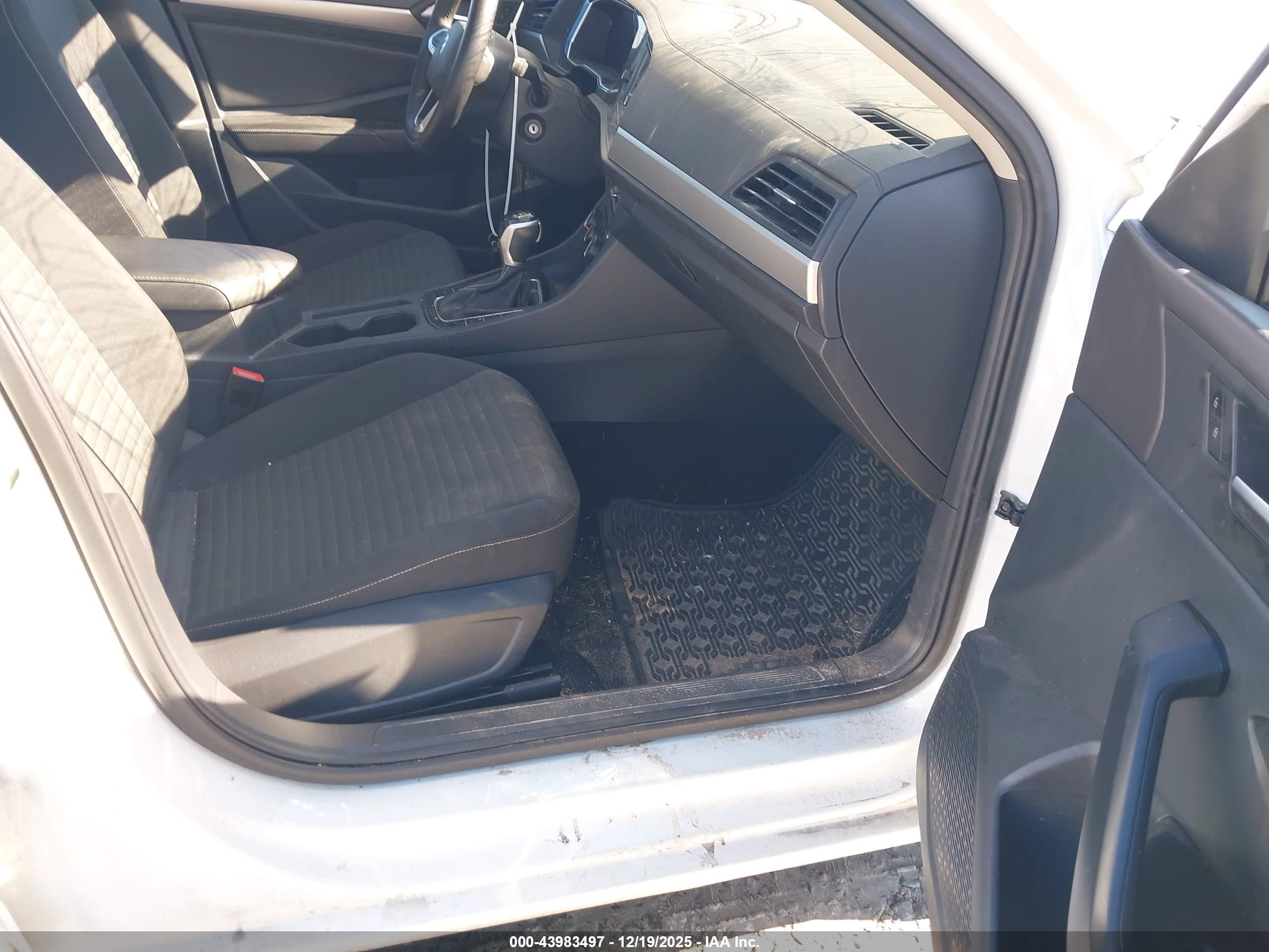 VOLKSWAGEN JETTA image 5