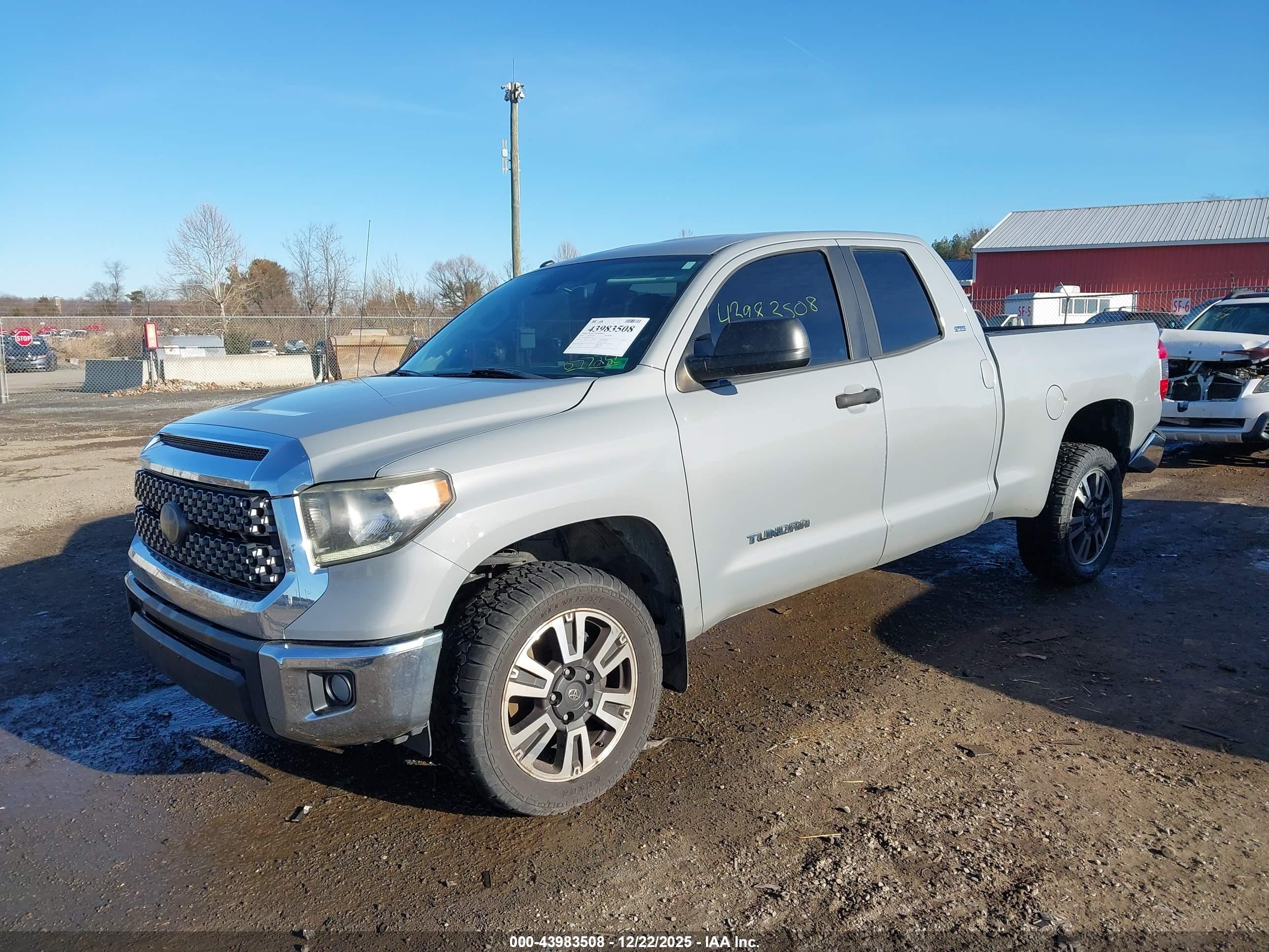 TOYOTA TUNDRA image 2