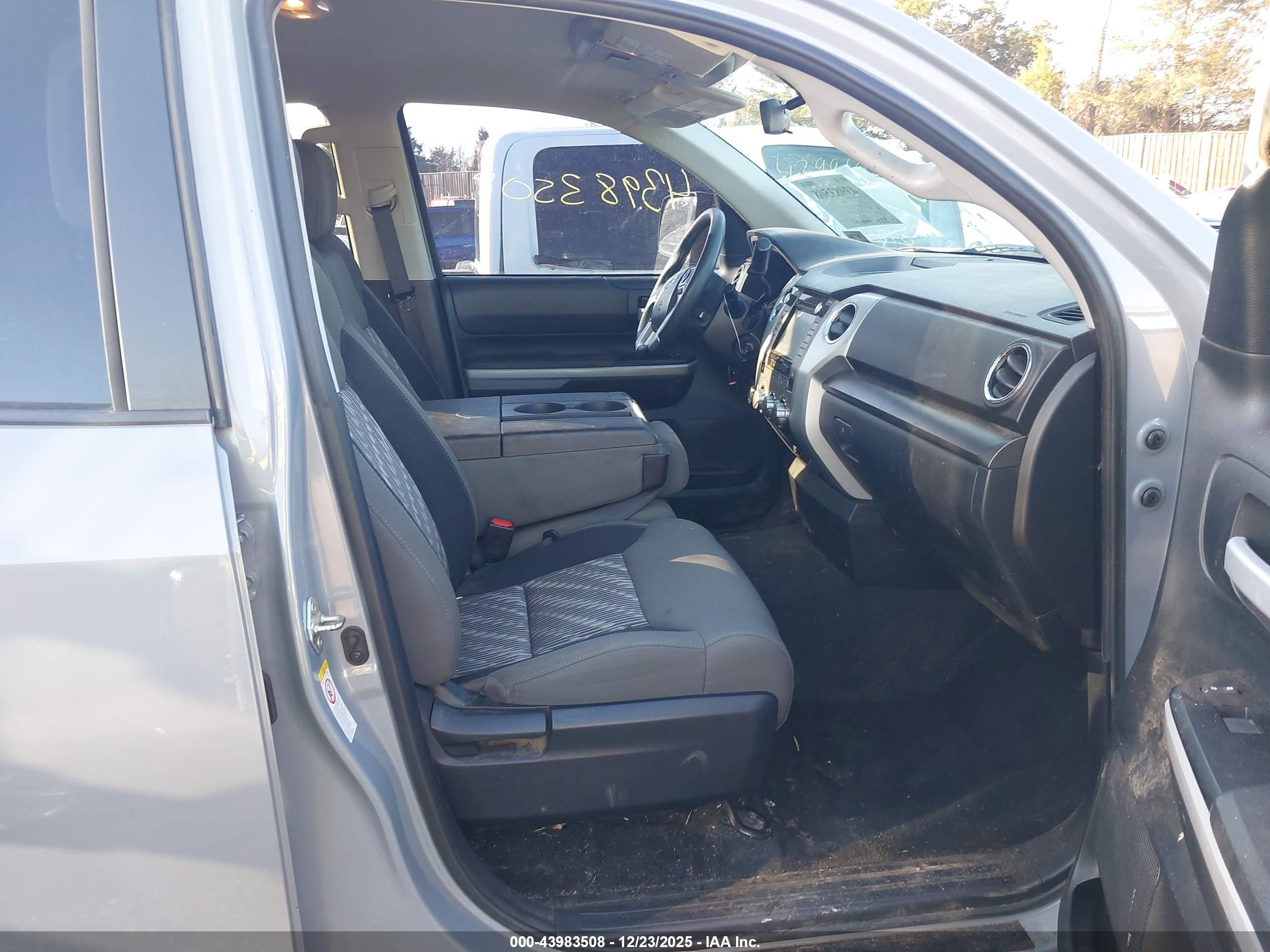 TOYOTA TUNDRA image 5