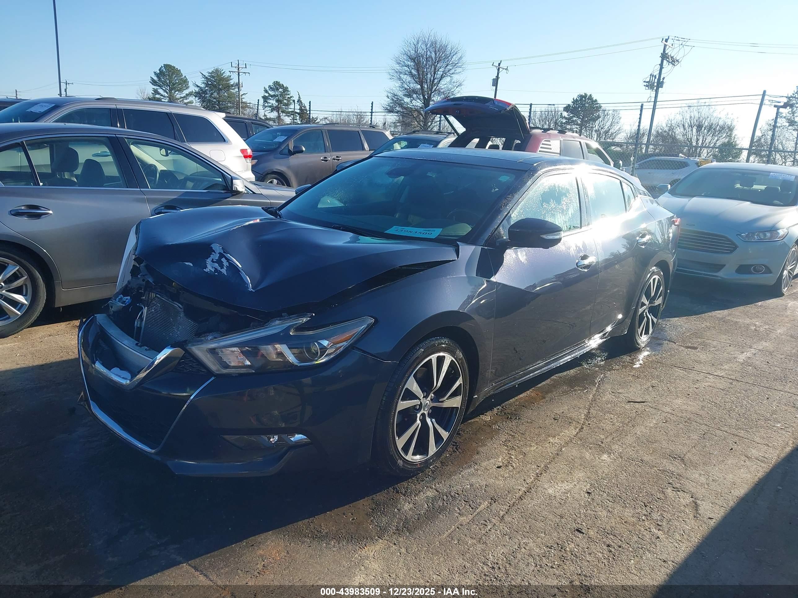 NISSAN MAXIMA image 2