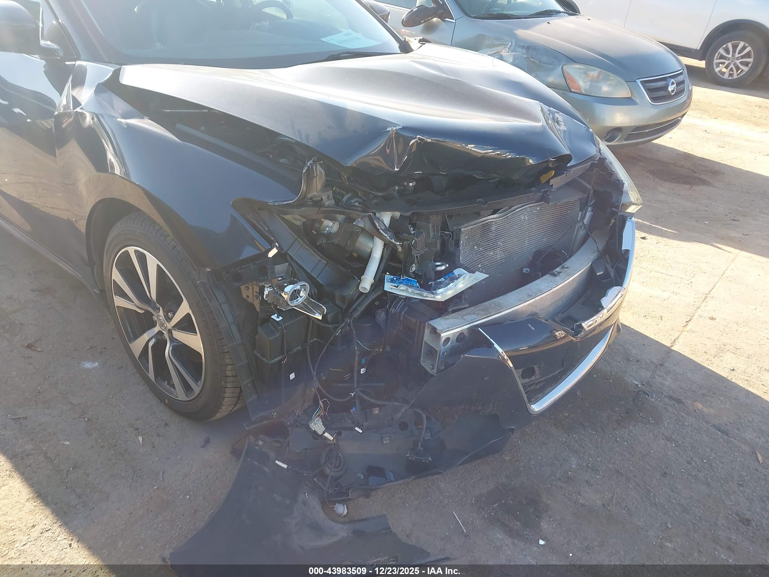 NISSAN MAXIMA image 6