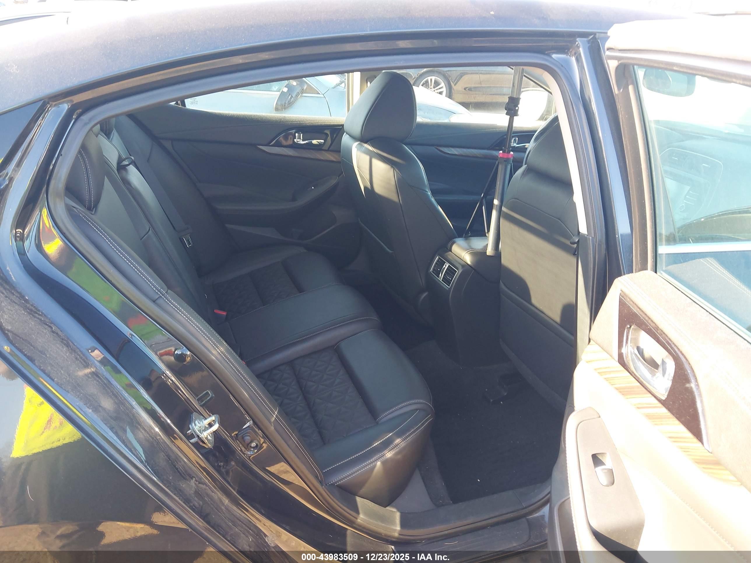NISSAN MAXIMA image 8