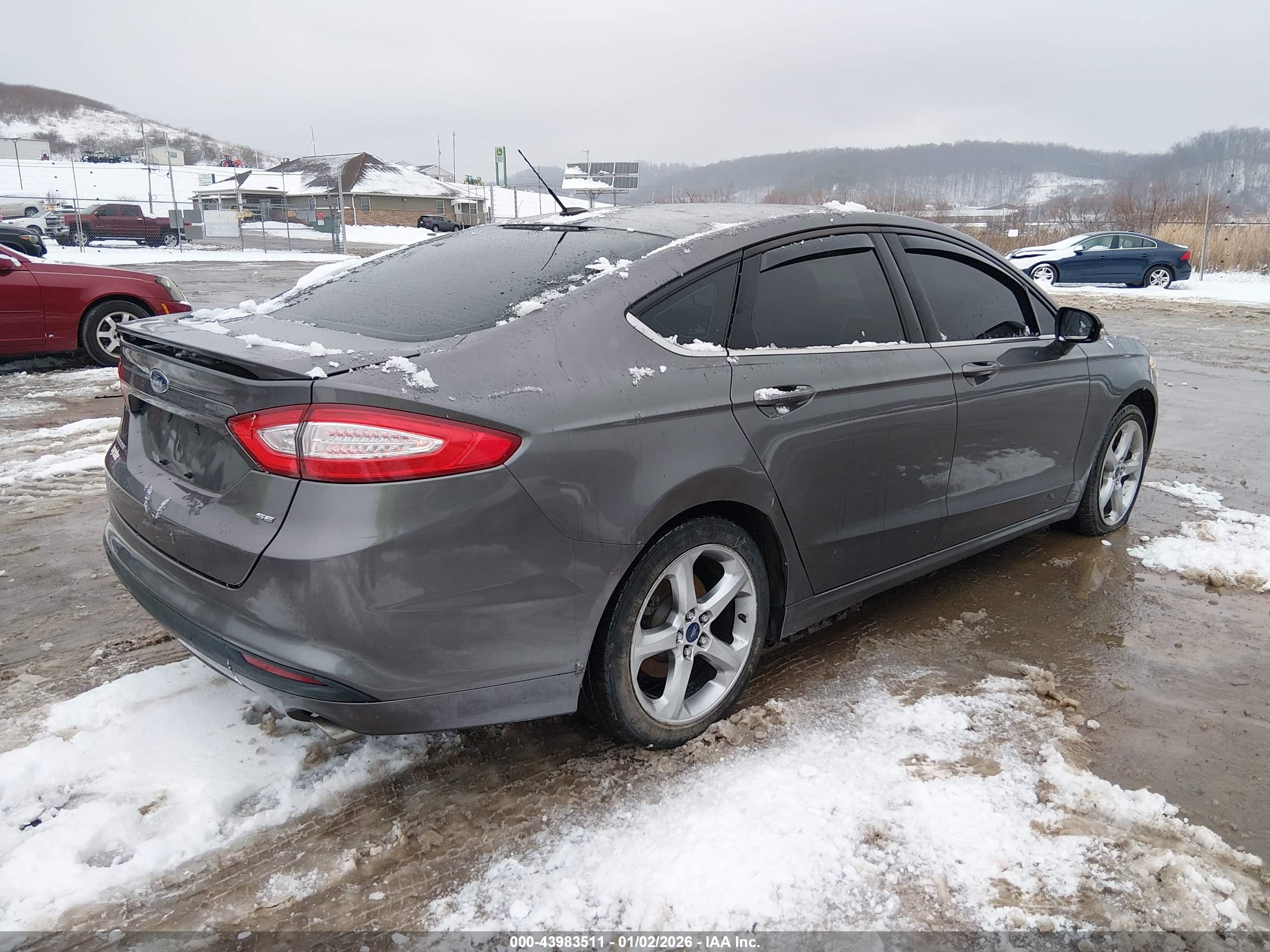 FORD FUSION image 4