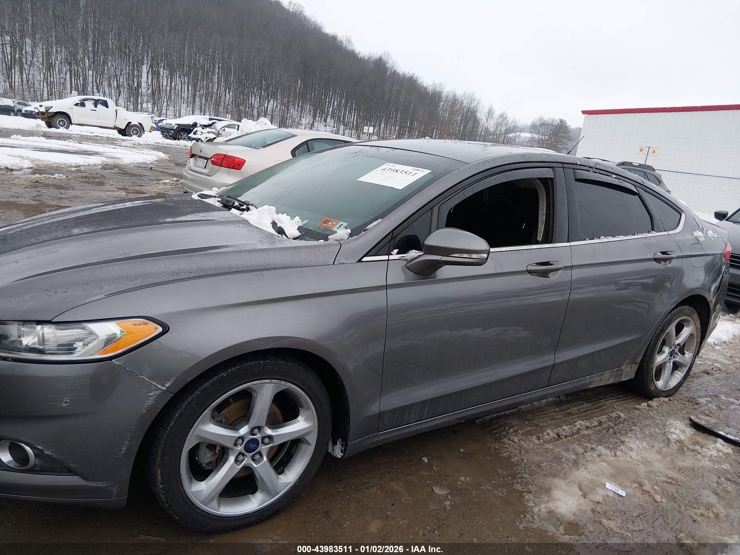 FORD FUSION image 6